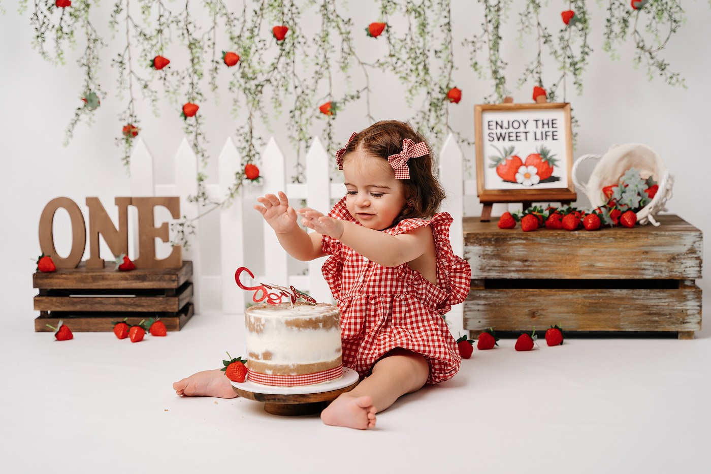 Cake smash session price guide. Newborn and family photographer. Hills District. Sydney