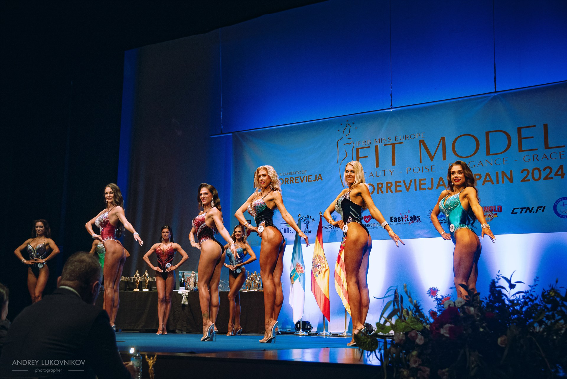 Sesión fotográfica de reportaje para el concurso internacional IFBB Miss Fit Model Europe 2024 en Torrevieja | Fotógrafo Andrey Lukovnikov