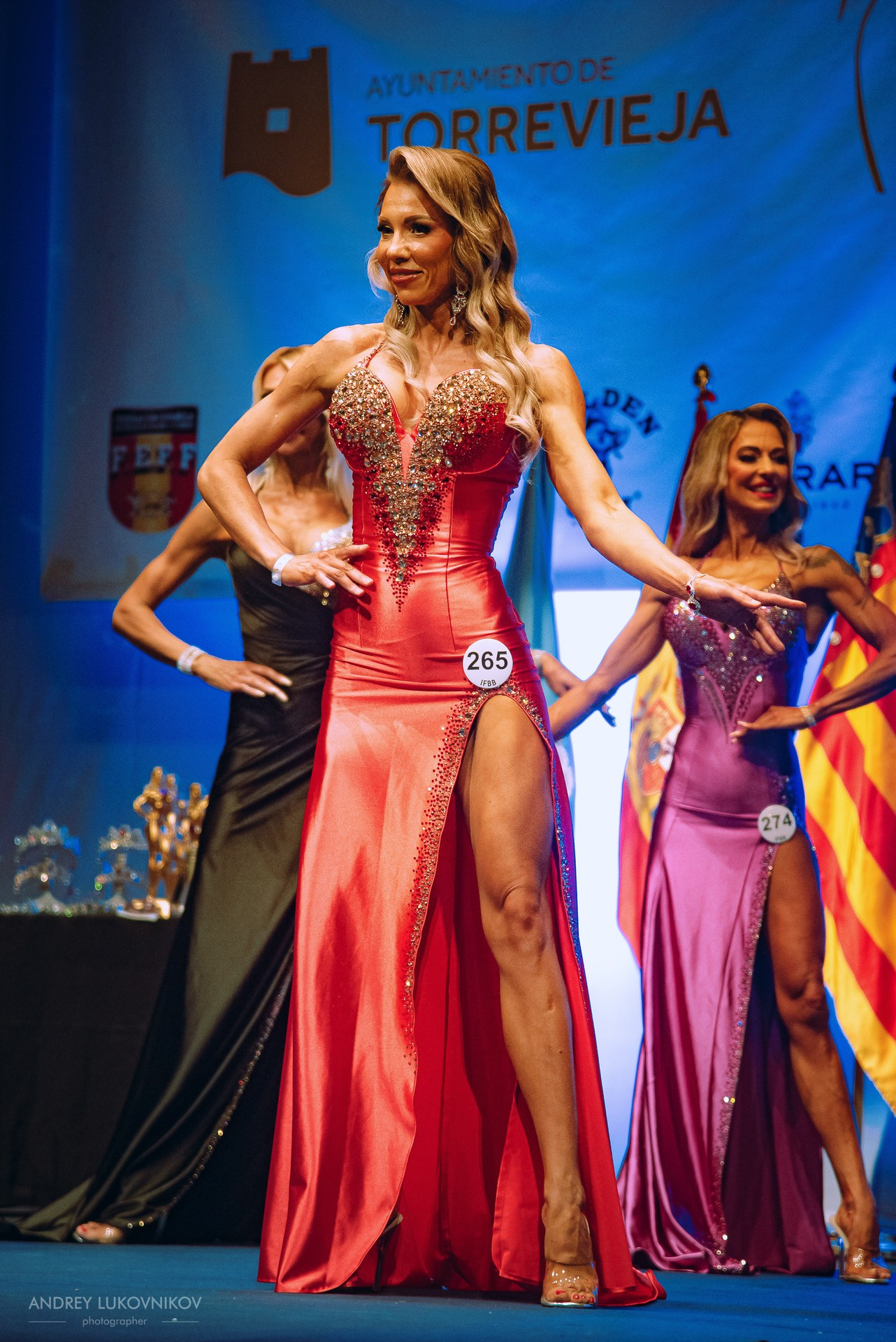 Sesión fotográfica de reportaje para el concurso internacional IFBB Miss Fit Model Europe 2024 en Torrevieja | Fotógrafo Andrey Lukovnikov