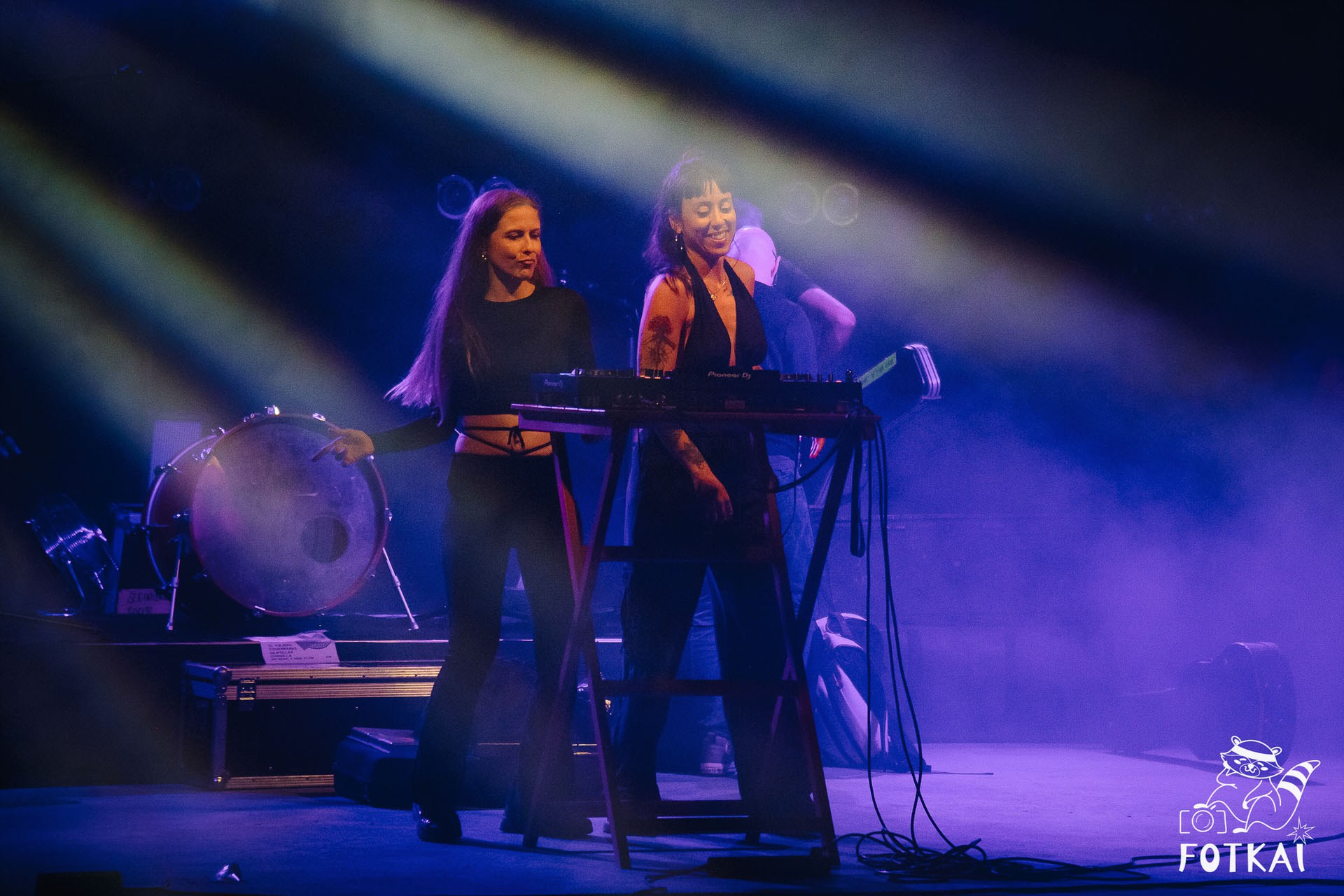 Фотоотчёт Street Food Market Torrevieja — Seguridad Social & Las Hienas DJs | FOTKAI