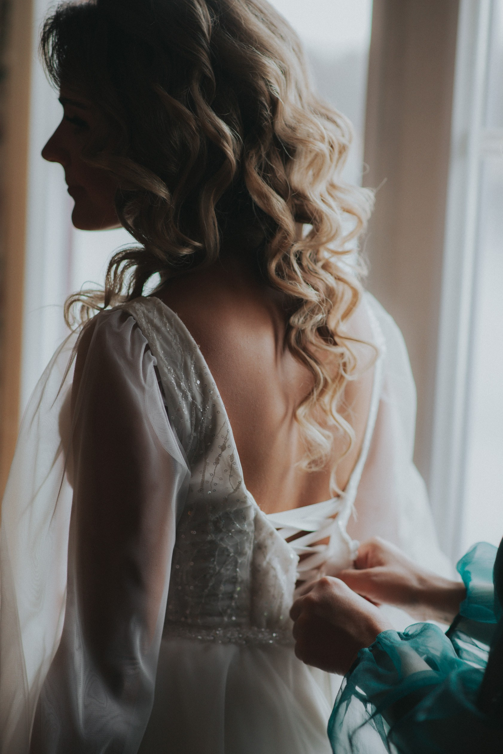 Vestuvių fotosesija, pasiruošimas, Vestuvių pasiruošimo fotografavimas. Vestuvių fotografas Vilnius Trakai kaina vestuvių fotografavimas fotografė personal.lt photogrpahy kainos jaunoji jaunikis nuotaka santuoka vestuvės, profesionali natūrali meninė reportažinė klasikinė fotosesija