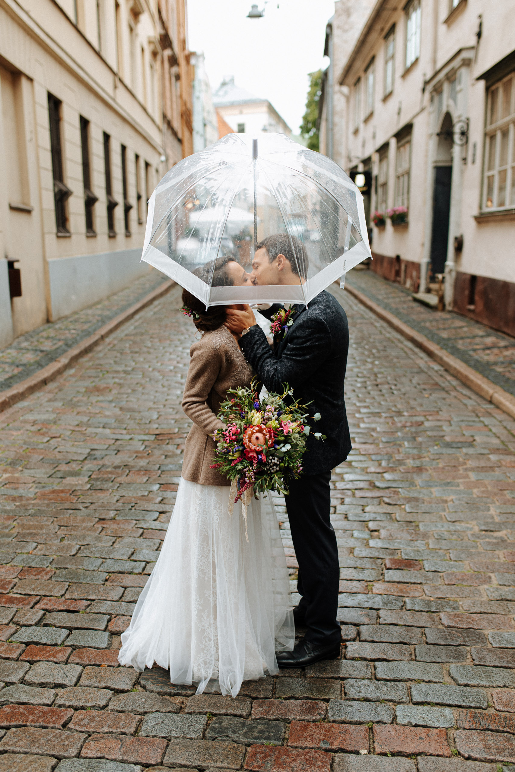 Fotosesijas vietas, ja kāzu dienā līst lietus?