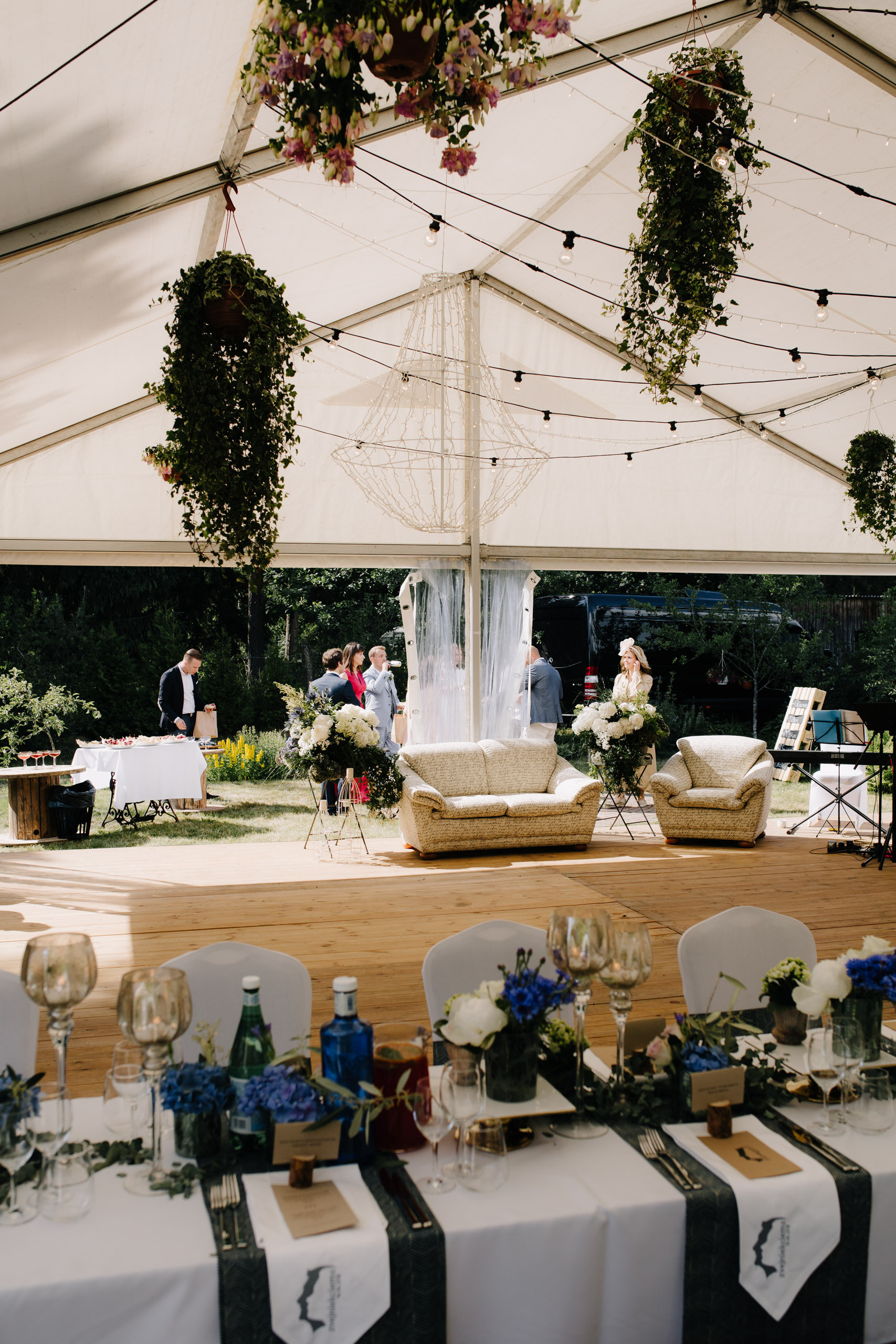 Fotosesijas vietas, ja kāzu dienā līst lietus?