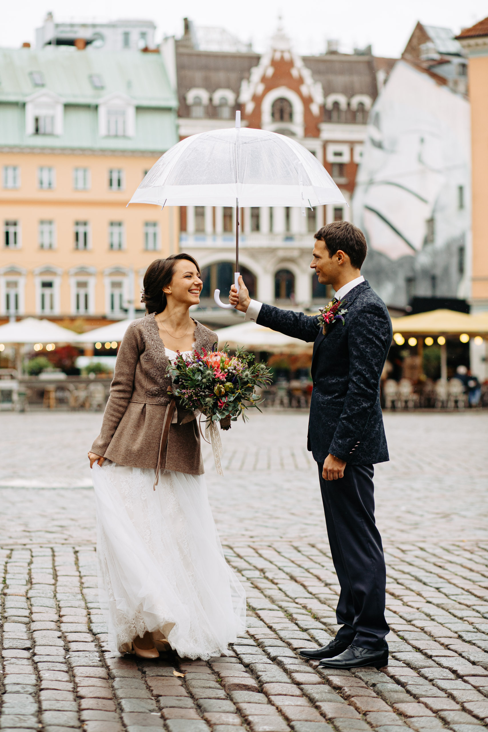 Fotosesijas vietas, ja kāzu dienā līst lietus?