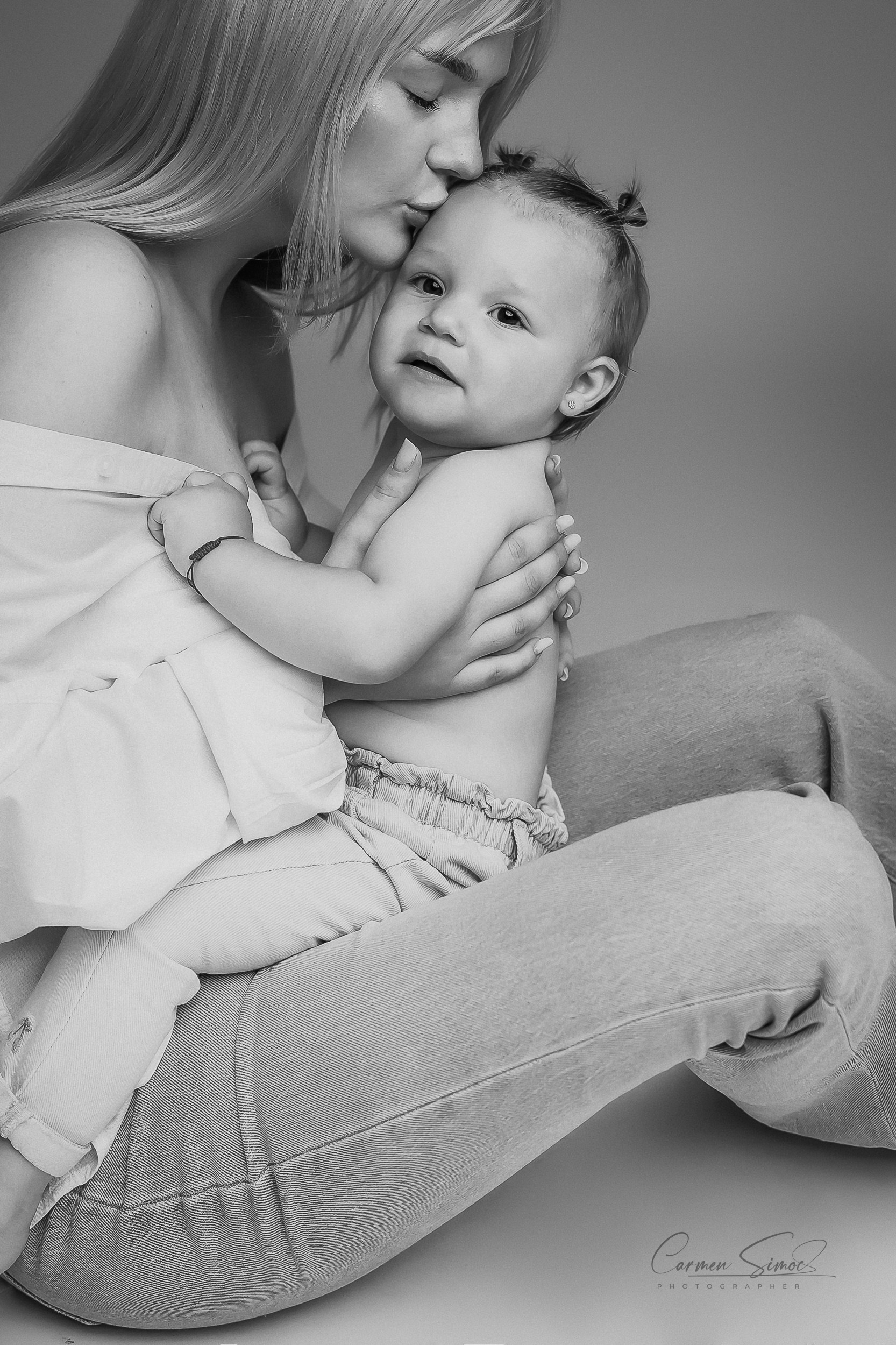 Servicii foto. Fotograf de familie, evenimente, produs și brand personal în Zalau, Cluj-Napoca Carmen Simoc