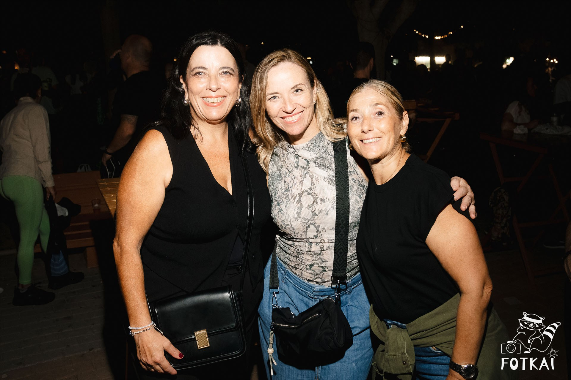 Фотоотчёт Street Food Market Torrevieja — Seguridad Social & Las Hienas DJs | FOTKAI