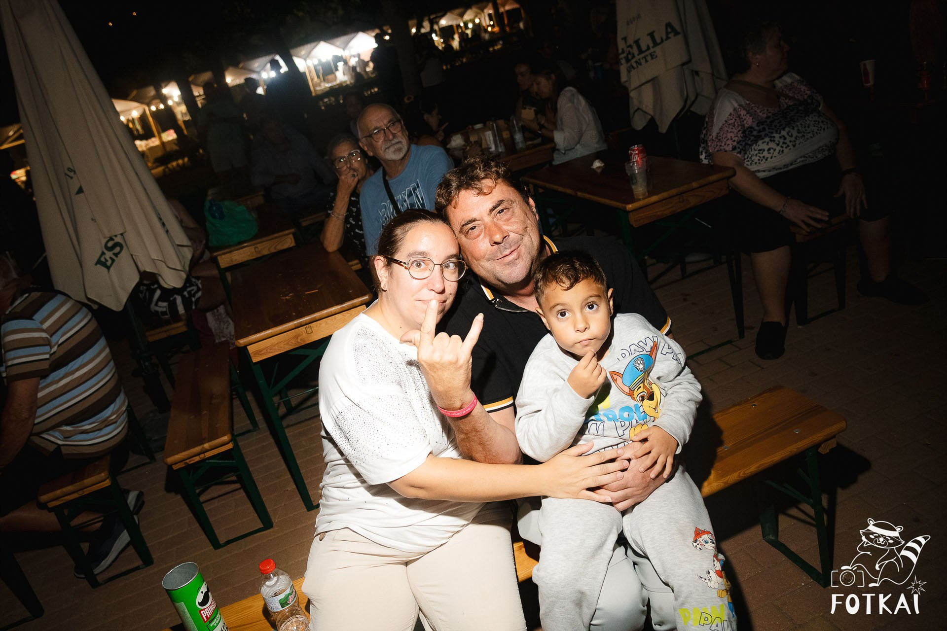 Фотоотчёт Street Food Market Torrevieja — Seguridad Social & Las Hienas DJs | FOTKAI