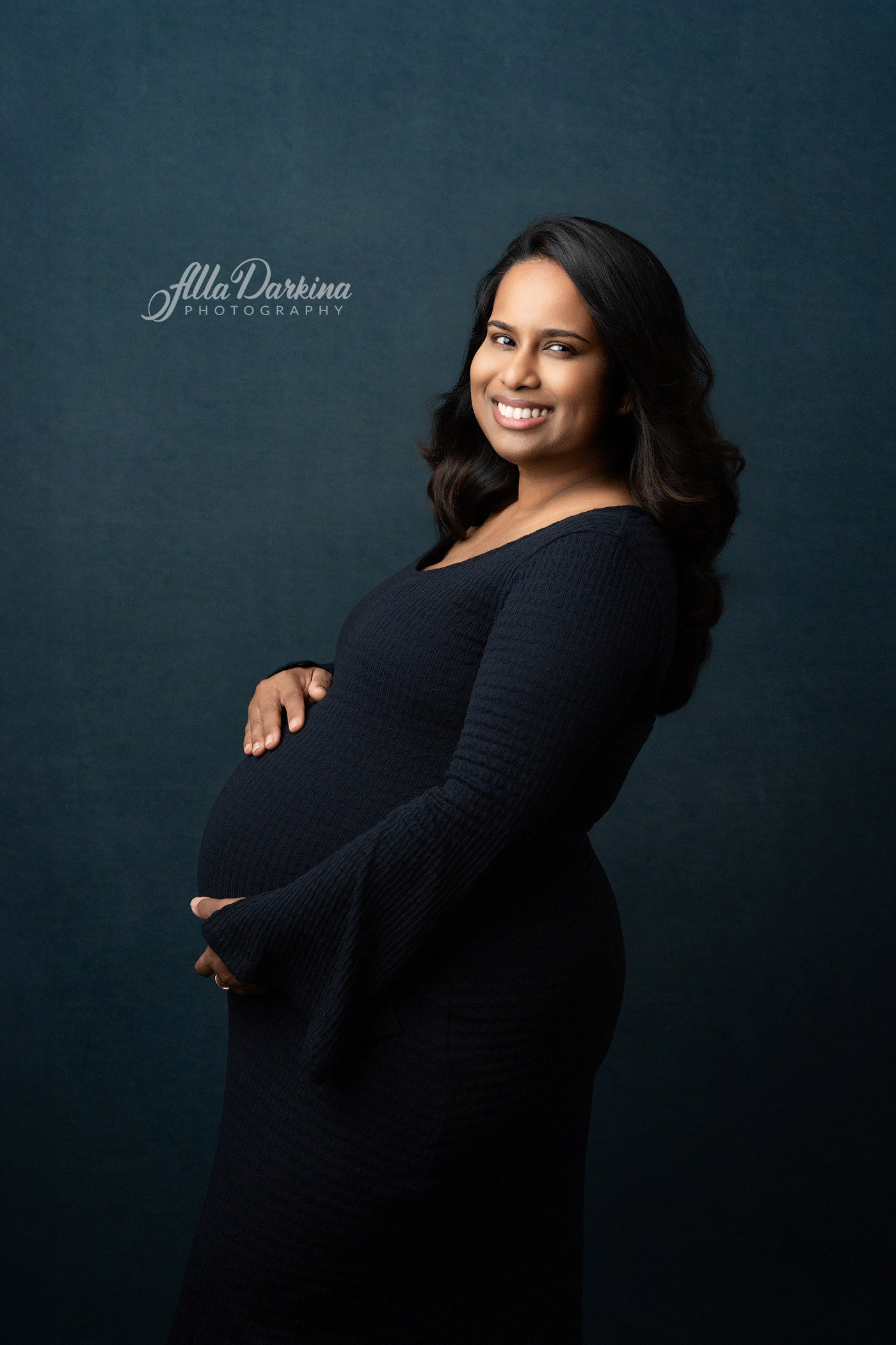 Professional maternity photographer in Sydney. Newborn and family photographer. Hills District. Sydney