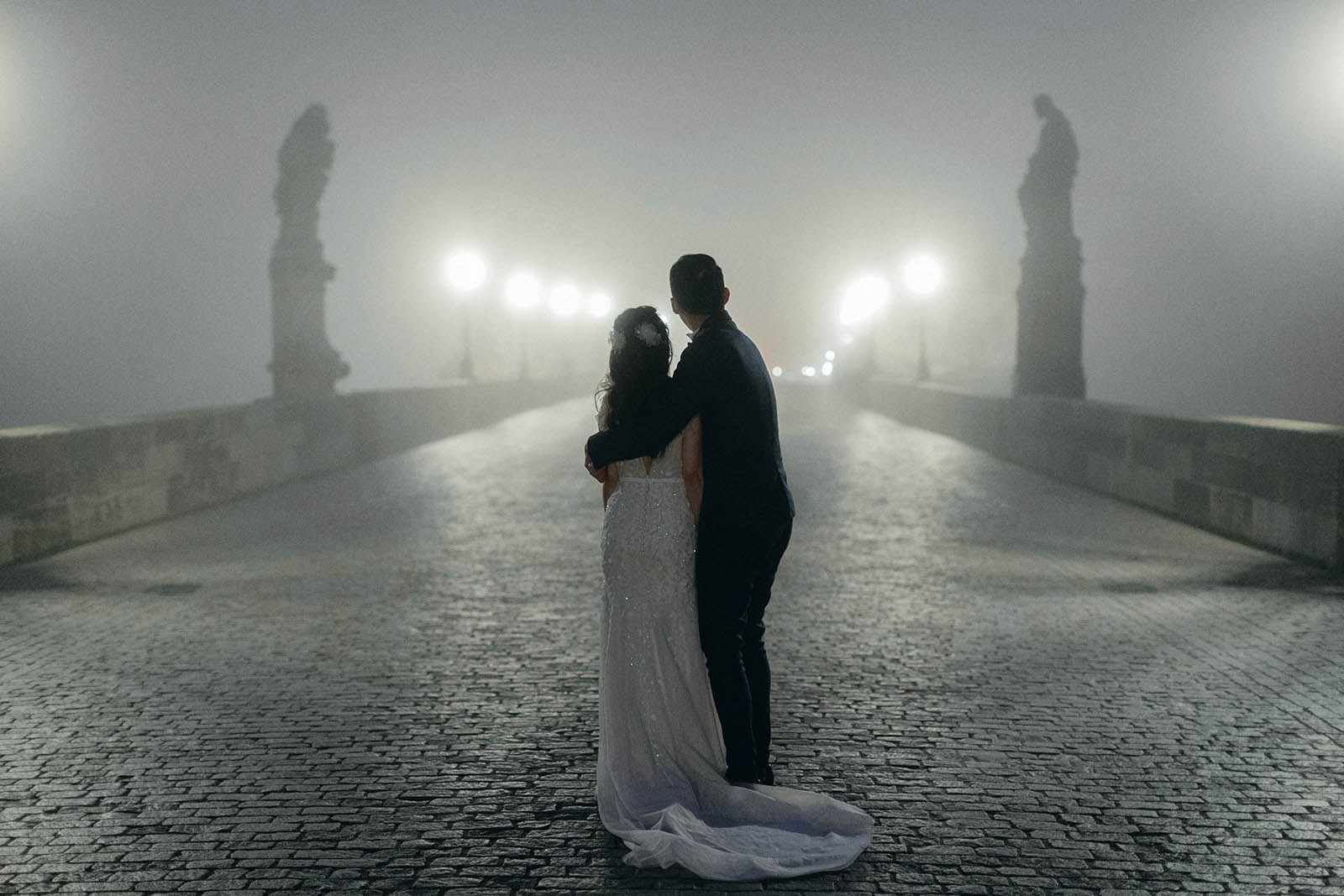 Jessica & Ronald — Misty November Pre-Wedding in Prague