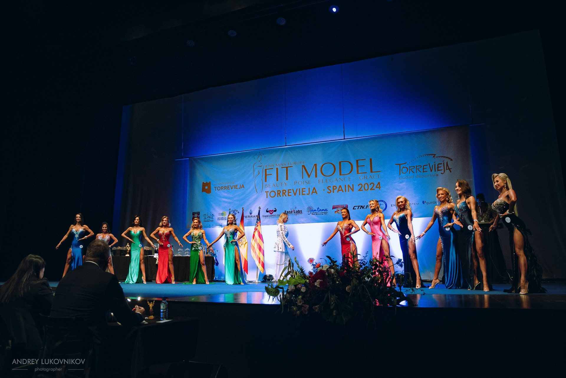 Sesión fotográfica de reportaje para el concurso internacional IFBB Miss Fit Model Europe 2024 en Torrevieja | Fotógrafo Andrey Lukovnikov