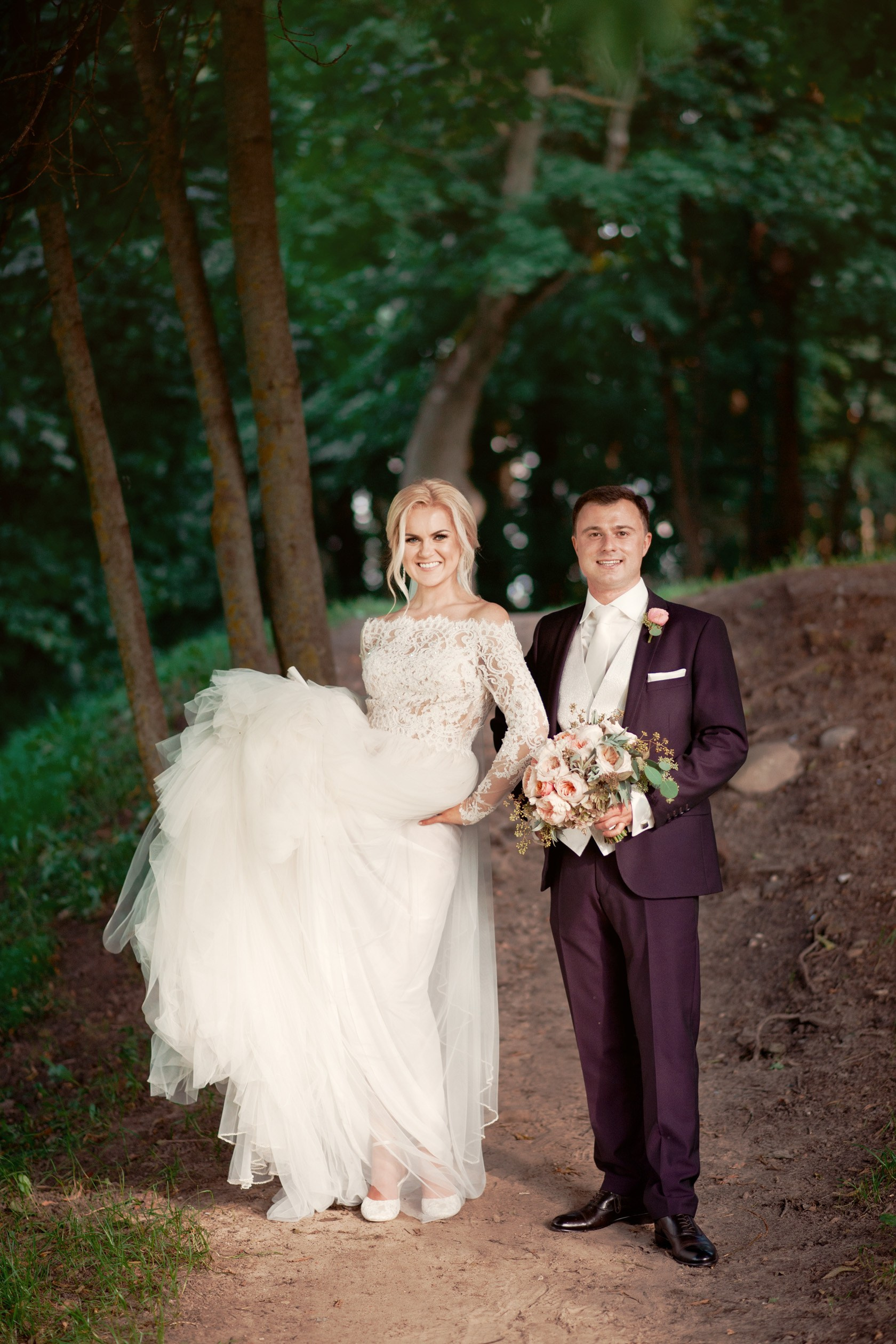 Vestuvių fotosesija, ceremonija, Vestuvių pasiruošimo fotografavimas. Vestuvių fotografas Vilnius Trakai kaina vestuvių fotografavimas fotografė personal.lt photogrpahy kainos jaunoji jaunikis nuotaka santuoka vestuvės, profesionali natūrali meninė reportažinė klasikinė fotosesija, vestuvių fotosesija gamtoje dvare