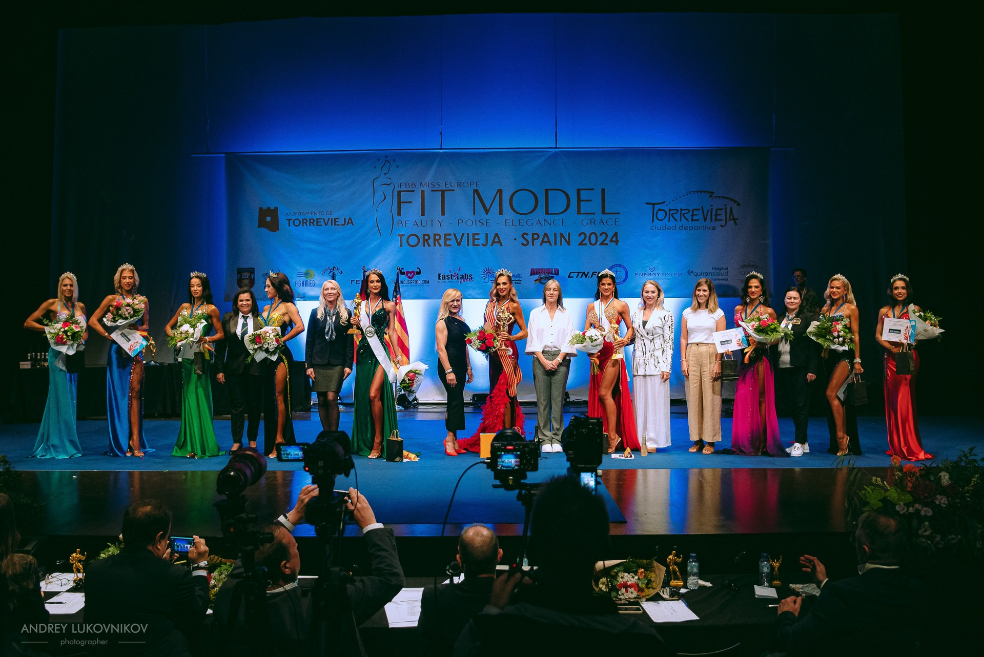 Sesión fotográfica de reportaje para el concurso internacional IFBB Miss Fit Model Europe 2024 en Torrevieja | Fotógrafo Andrey Lukovnikov