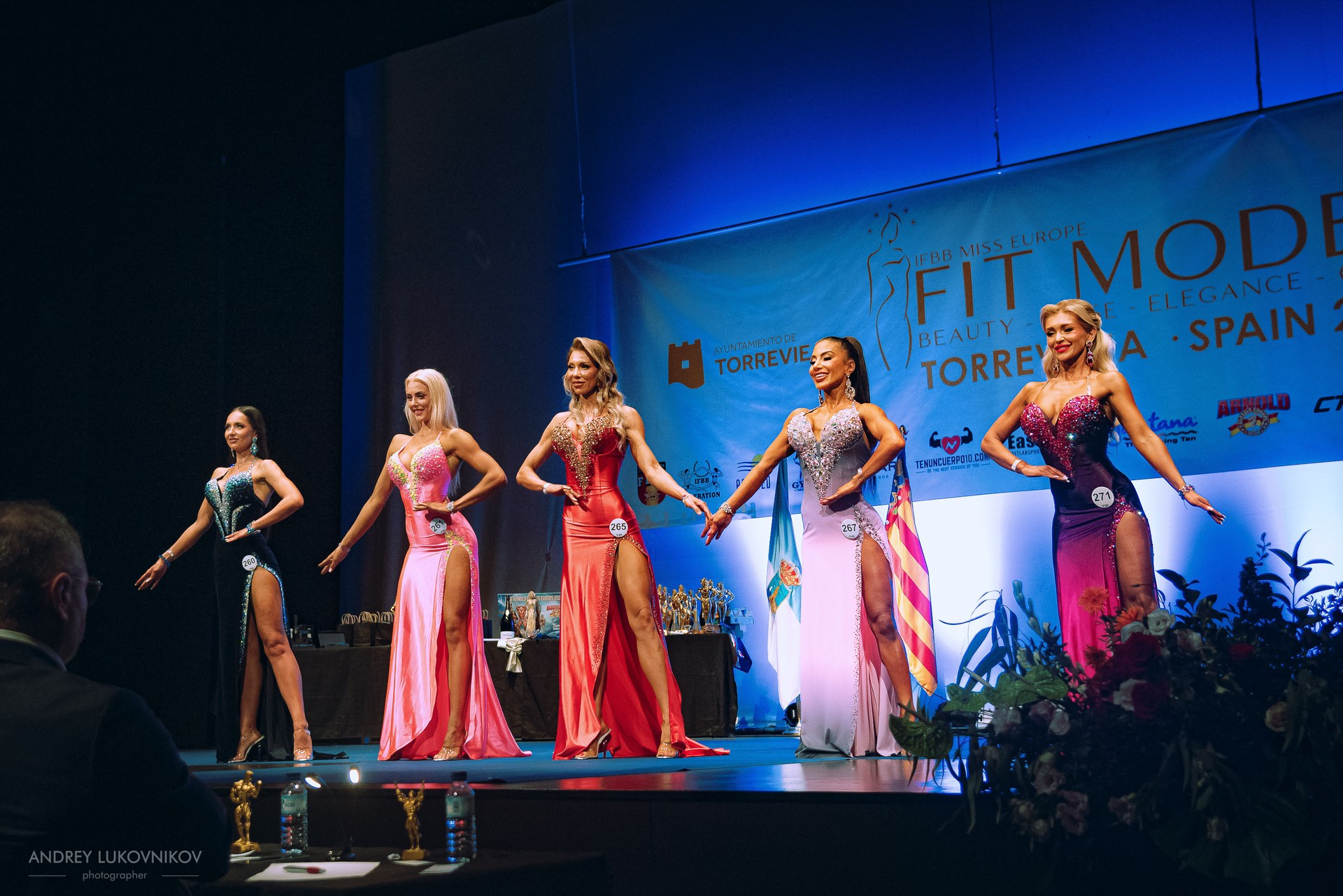 Sesión fotográfica de reportaje para el concurso internacional IFBB Miss Fit Model Europe 2024 en Torrevieja | Fotógrafo Andrey Lukovnikov