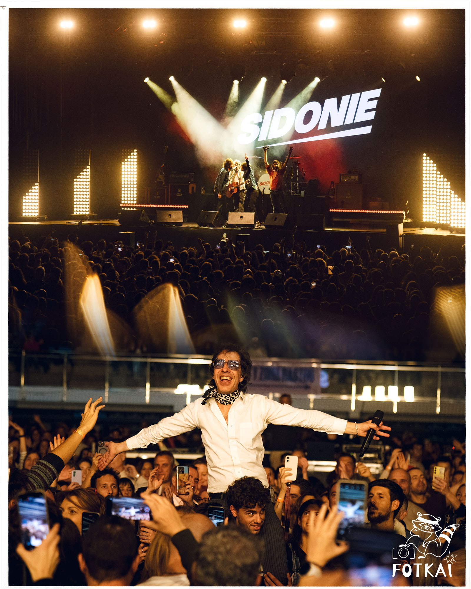 Sidonie y La La Love You en Torrevieja: una noche de contrastes que encendió el Palacio de los Deportes | FOTKAI