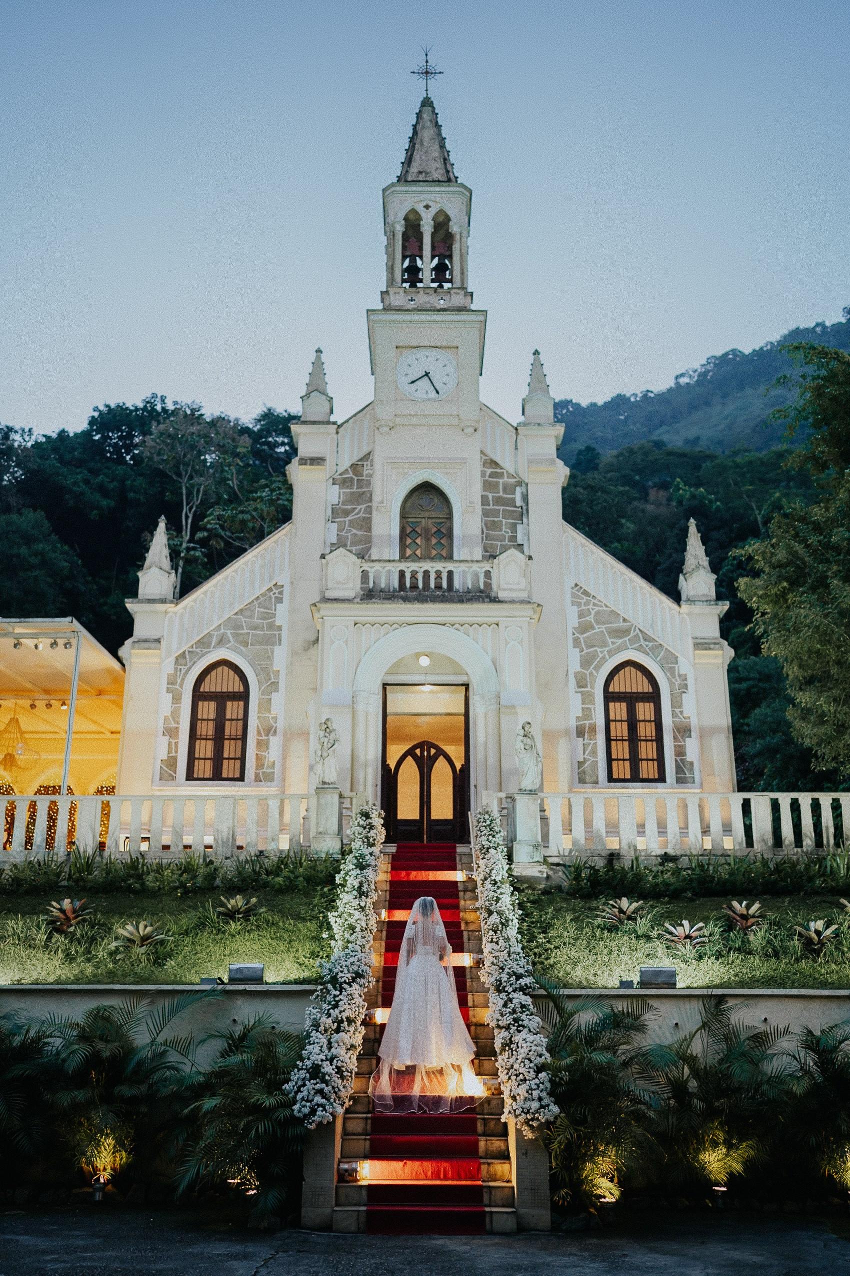 Entrada da noiva em igreja catolica no Rio de Janeiro