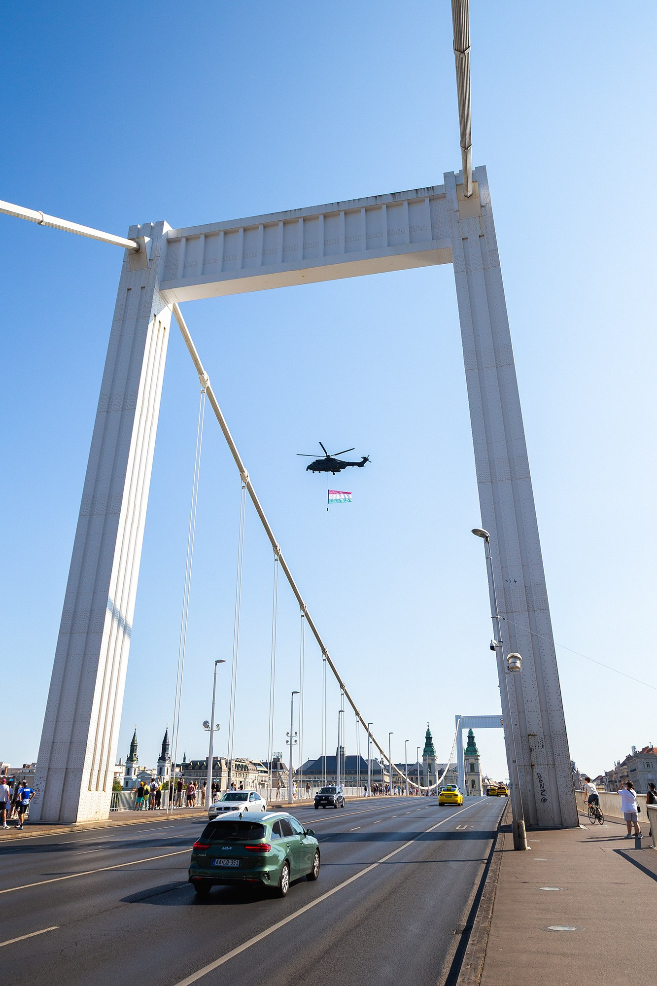 A helicopter with the Hungarian flag over the Erzsébet Bridge. | Budapest 2026 | CANON 6D