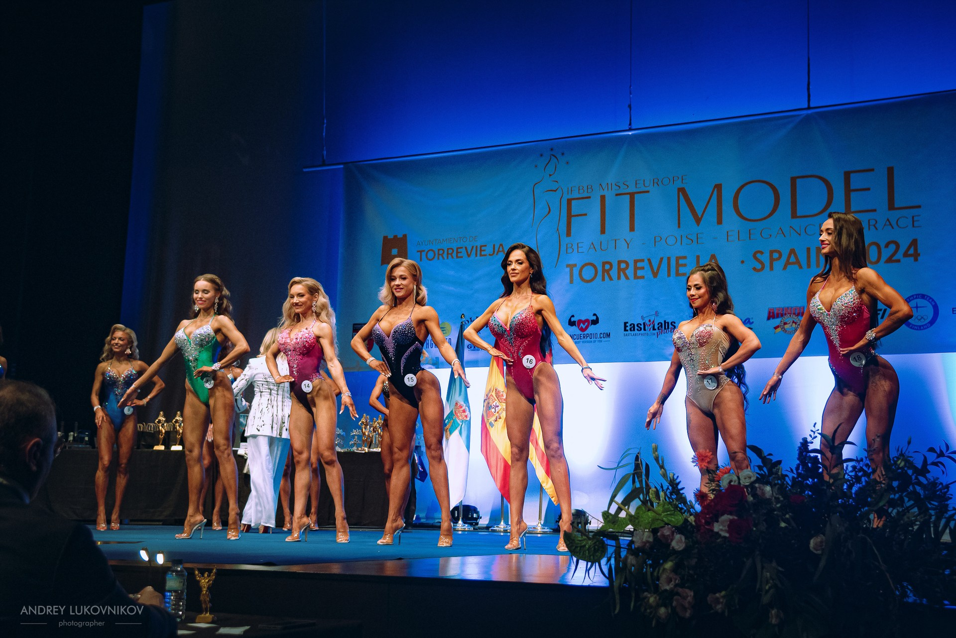 Sesión fotográfica de reportaje para el concurso internacional IFBB Miss Fit Model Europe 2024 en Torrevieja | Fotógrafo Andrey Lukovnikov