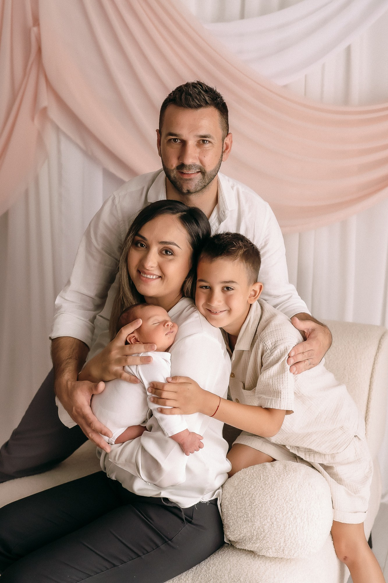 Servicii foto. Fotograf de familie, evenimente, produs și brand personal în Zalau, Cluj-Napoca Carmen Simoc