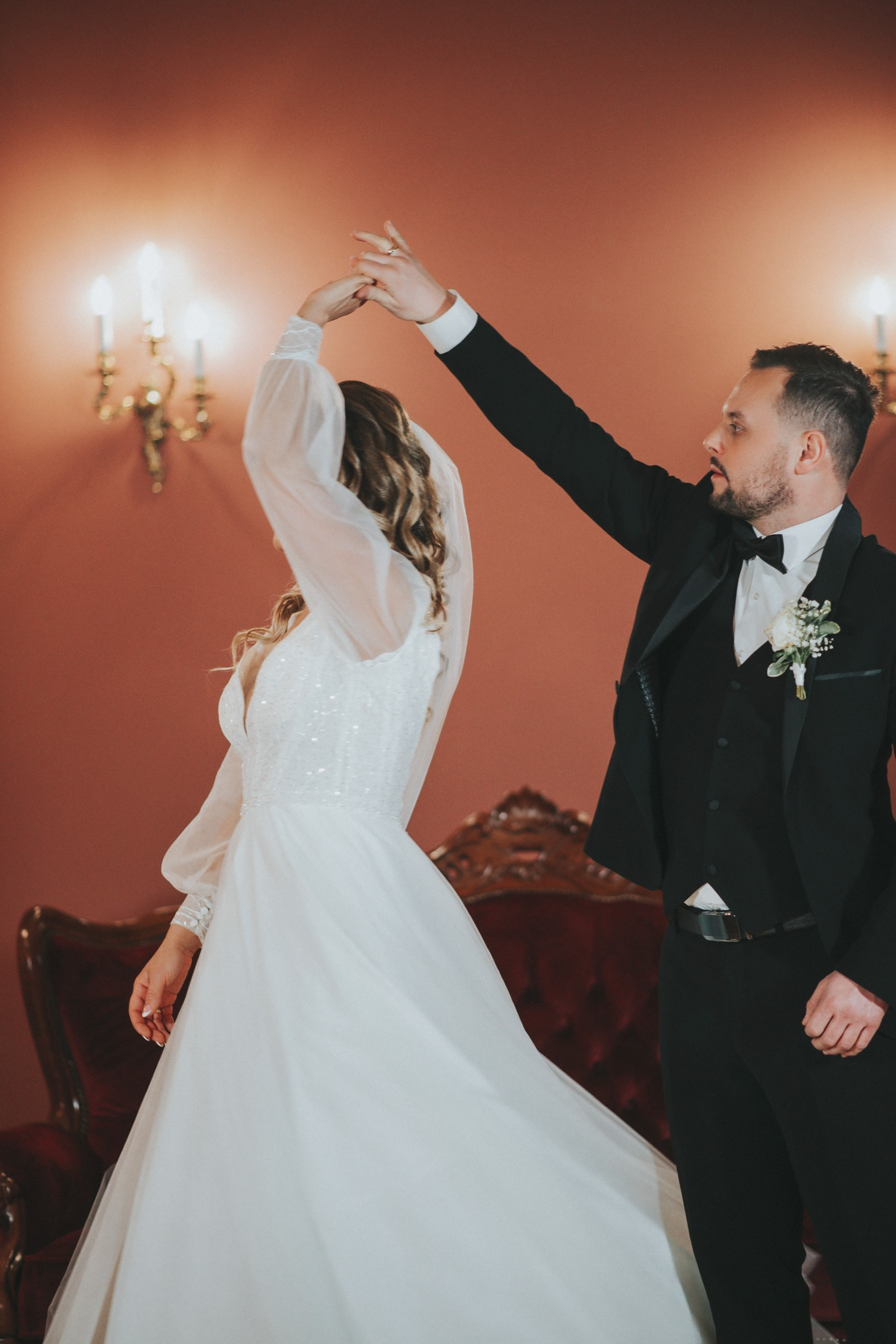 Vestuvių fotosesija, ceremonija, Vestuvių pasiruošimo fotografavimas. Vestuvių fotografas Vilnius Trakai kaina vestuvių fotografavimas fotografė personal.lt photogrpahy kainos jaunoji jaunikis nuotaka santuoka vestuvės, profesionali natūrali meninė reportažinė klasikinė fotosesija, vestuvių fotosesija gamtoje dvare