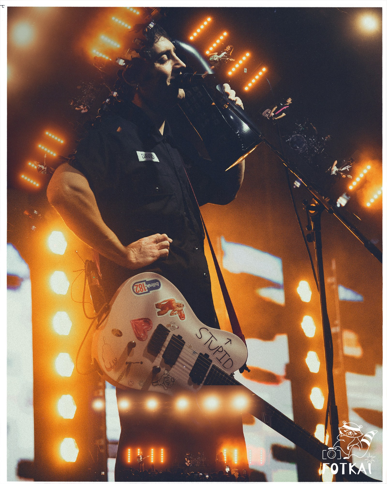 Sidonie y La La Love You en Torrevieja: una noche de contrastes que encendió el Palacio de los Deportes | FOTKAI