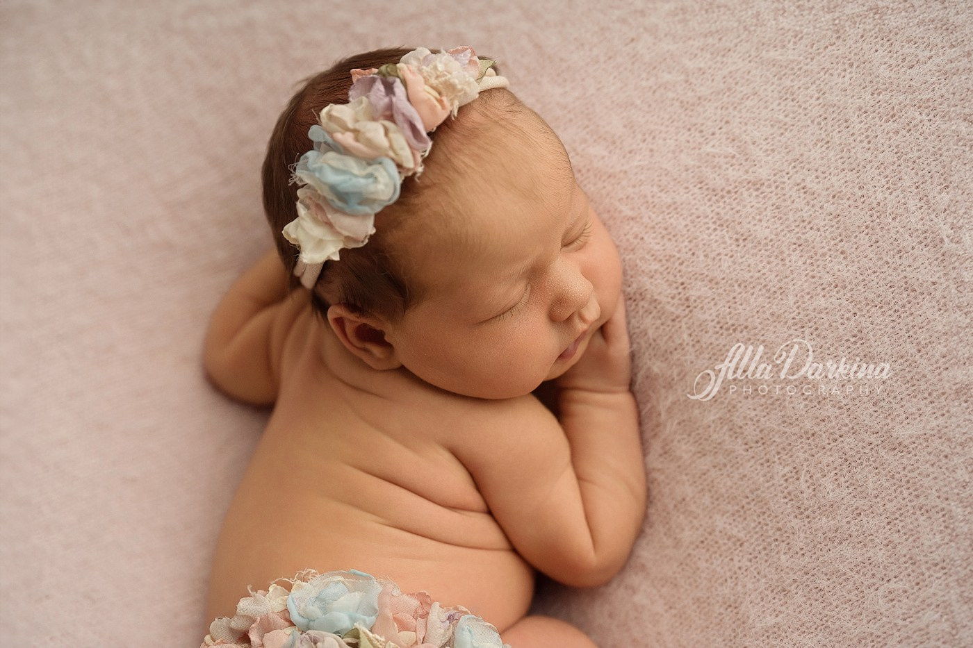 Newborn session price guide. Newborn and family photographer. Hills District. Sydney