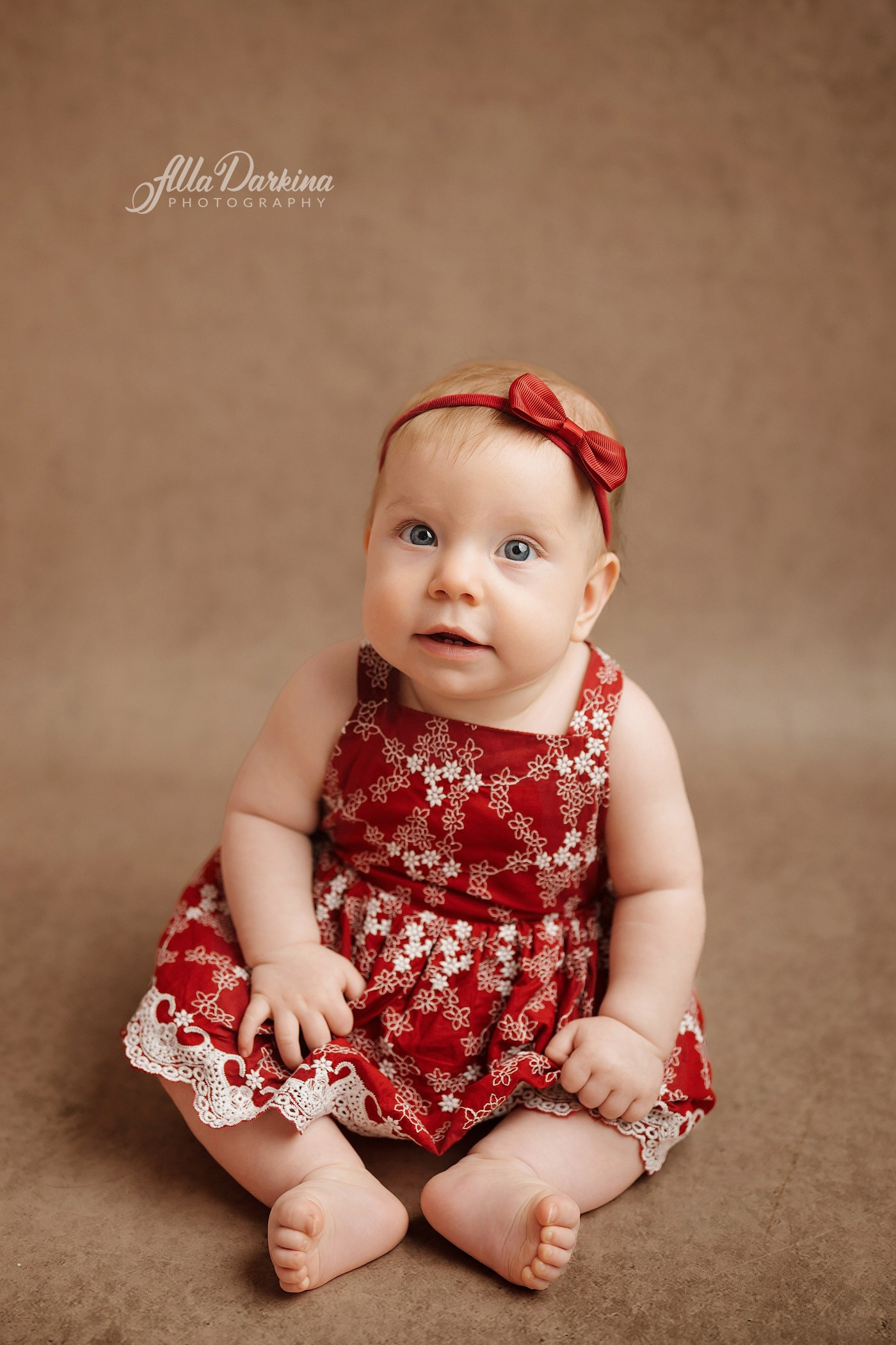 Photo session for 3-12 months babies price guide. Newborn and family photographer. Hills District. Sydney