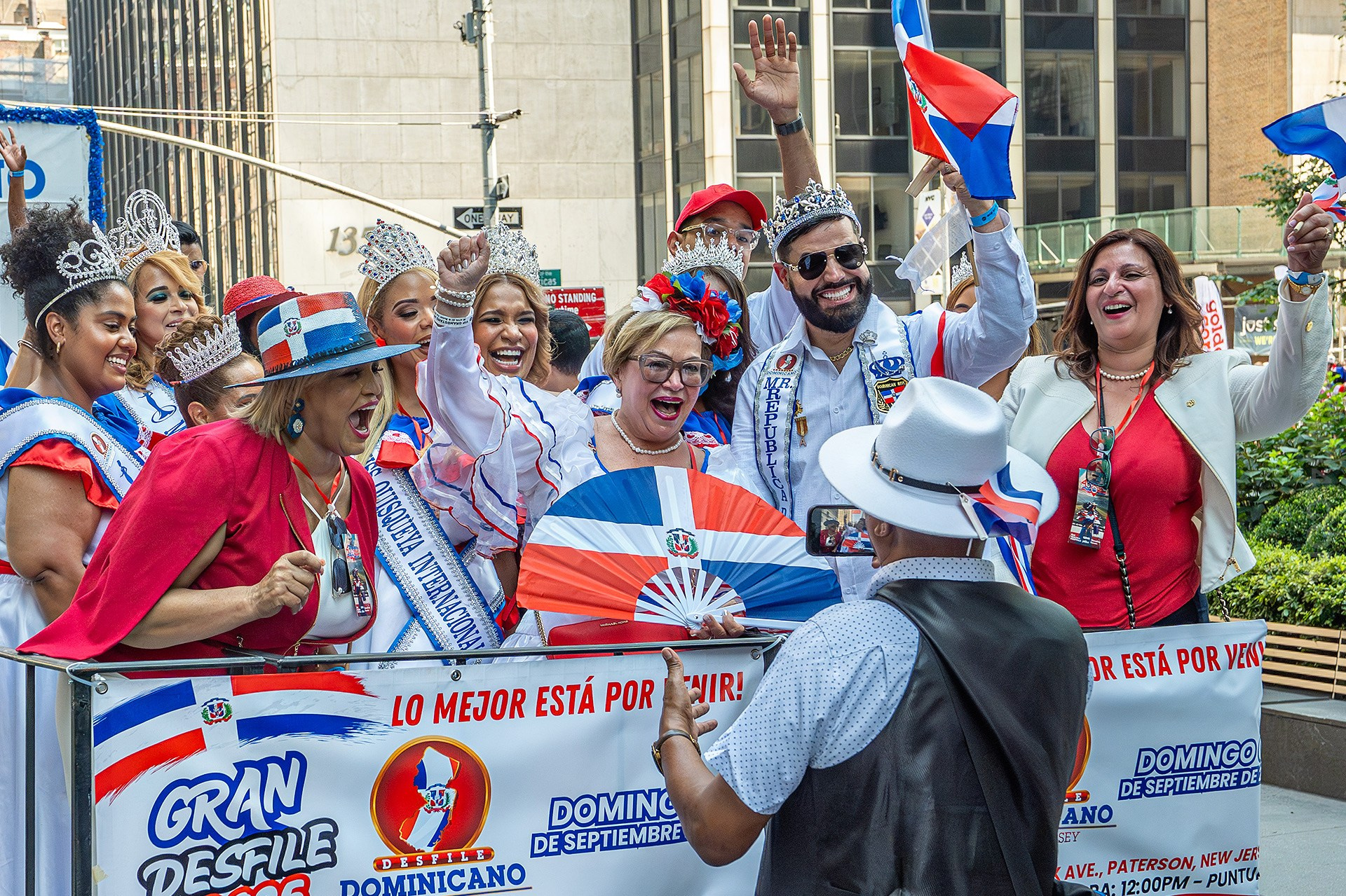 Dominican Day Parade NYC Photos — Sony A9 III + 16-35mm GM Lens Capturing 42nd to 55th Street in Stunning Street Photography. Emin Kuliyev — Award-Winning Wedding Photojournalist NYC & USA | Best Wedding Photographer Known for Candid, Timeless Moments