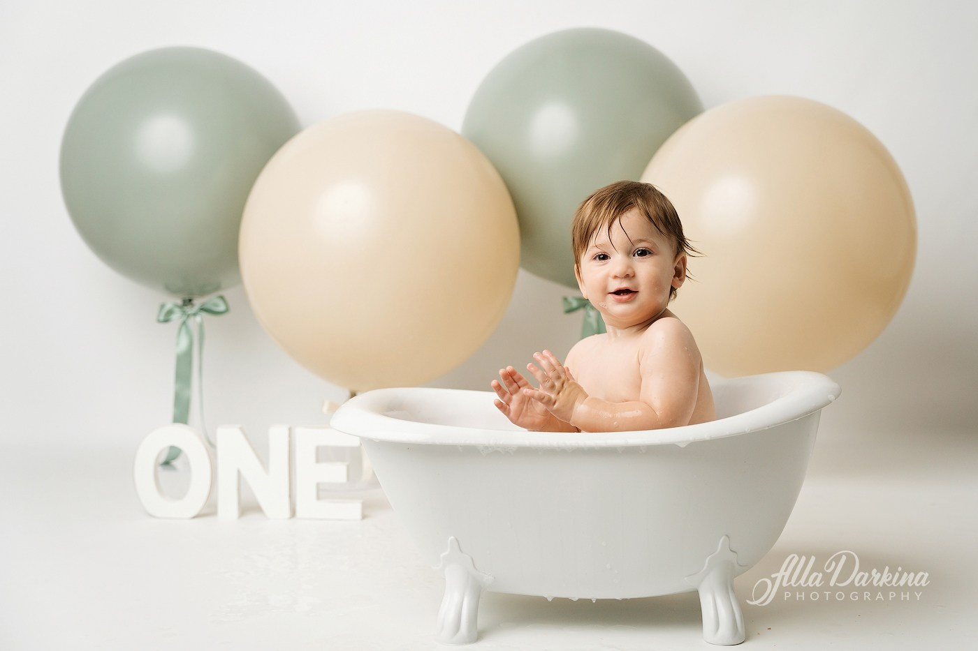 Cake smash session price guide. Newborn and family photographer. Hills District. Sydney