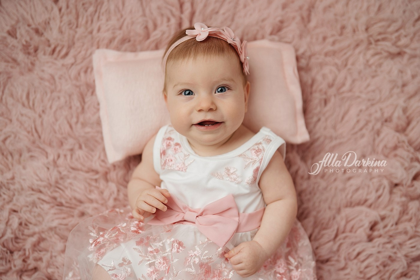 Photo session for 3-12 months babies price guide. Newborn and family photographer. Hills District. Sydney