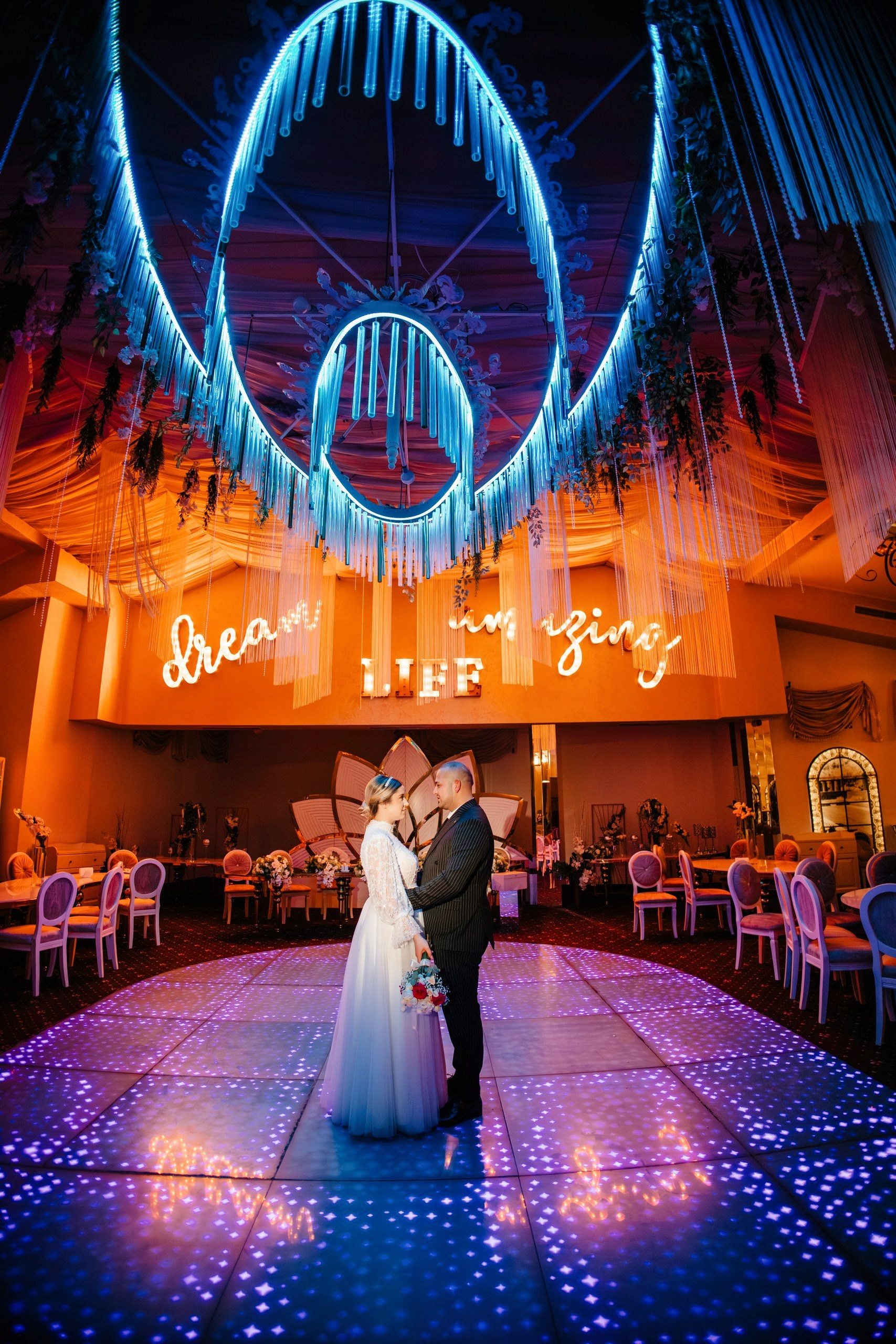 Fotograf nuntă Târgu Neamț – Samuel și Roxana, fotografie autentică realizată de AlinoFotoStudio 2. Fotograf nuntă Iași, Bacău, Suceava și Botoșani – Alin Chirilă surprinzând momente reale de nuntă 3. Fotografie de nuntă cu emoție și credință – AlinoFotoStudio, fotograf povestitor 4. Fotograf profesionist nuntă în Moldova – cadre naturale și pline de emoție 5. Alin Chirilă fotograf nuntă – poveste reală surprinsă prin fotografie 6. Fotograf nuntă cu stil documentar – momente autentice din ziua nunții Pregătiri mireasă acasă – fotografie naturală realizată de Alin Chirilă fotograf nuntă 8. Detalii din ziua nunții – fotograf nuntă Iași și Botoșani, AlinoFotoStudio 9. Emoții din dimineața nunții – fotograf profesionist Moldova 10. Cadre autentice din pregătiri – fotograf nuntă Suceava și Bacău Ceremonie religioasă nuntă – moment emoționant surprins de fotograf Alin Chirilă 12. Nuntă cu valori creștine – fotografie din biserică realizată cu discreție 13. Rugăciune și emoție în ziua nunții – fotograf nuntă Târgu Neamț 14. Legământ în fața lui Dumnezeu – fotografie de nuntă autentică 15. Fotograf nuntă biserică – momente sincere și pline de semnificație Petrecere de nuntă – cadre naturale realizate de AlinoFotoStudio 17. Bucurie și dans la nuntă – fotograf nuntă Iași și împrejurimi 18. Momente autentice de la restaurant – fotograf nuntă Bacău Suceava 19. Atmosferă de nuntă surprinsă discret – Alin Chirilă fotograf -AlinoFotoStudio – fotograf nuntă cu abordare naturală și emoțională 21. Alin Chirilă fotograf – povestitor prin fotografie de nuntă 22. Fotograf nuntă în Moldova – stil documentar și autentic 23. Fotografie de nuntă sinceră și elegantă – AlinoFotoStudio- Fotograf nuntă Iași Bacău Suceava Botoșani – Alin Chirilă AlinoFotoStudio 26. Fotograf nuntă Târgu Neamț și Moldova – fotografie profesională de eveniment 27. Fotograf nuntă cu valori creștine și stil documentar – AlinoFotoStudio - Alin Chirilă – AlinoFotoStudio Fotograf nuntă Iași • Bacău • Suceava • Botoșani - Samuel & Roxana, Târgu Neamț -Momente reale, trăite sincer și păstrate pentru totdeauna.