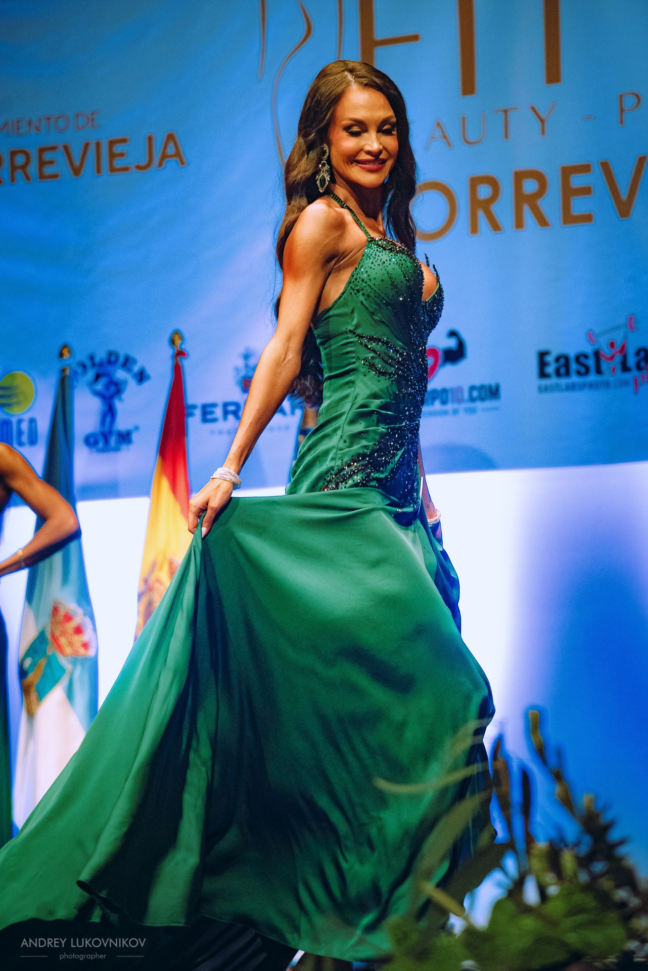 Sesión fotográfica de reportaje para el concurso internacional IFBB Miss Fit Model Europe 2024 en Torrevieja | Fotógrafo Andrey Lukovnikov
