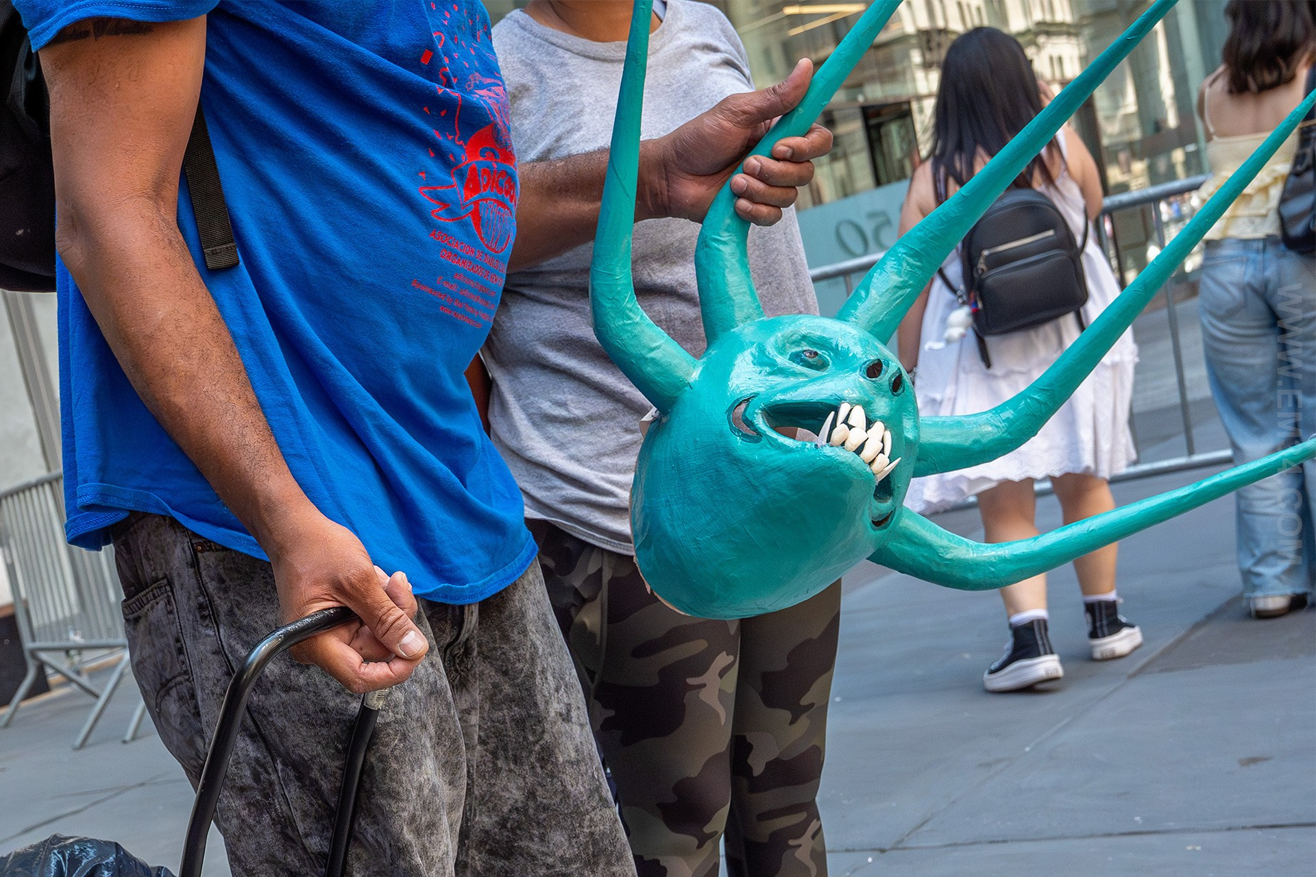 Dominican Day Parade NYC Photos — Sony A9 III + 16-35mm GM Lens Capturing 42nd to 55th Street in Stunning Street Photography. Emin Kuliyev — Award-Winning Wedding Photojournalist NYC & USA | Best Wedding Photographer Known for Candid, Timeless Moments