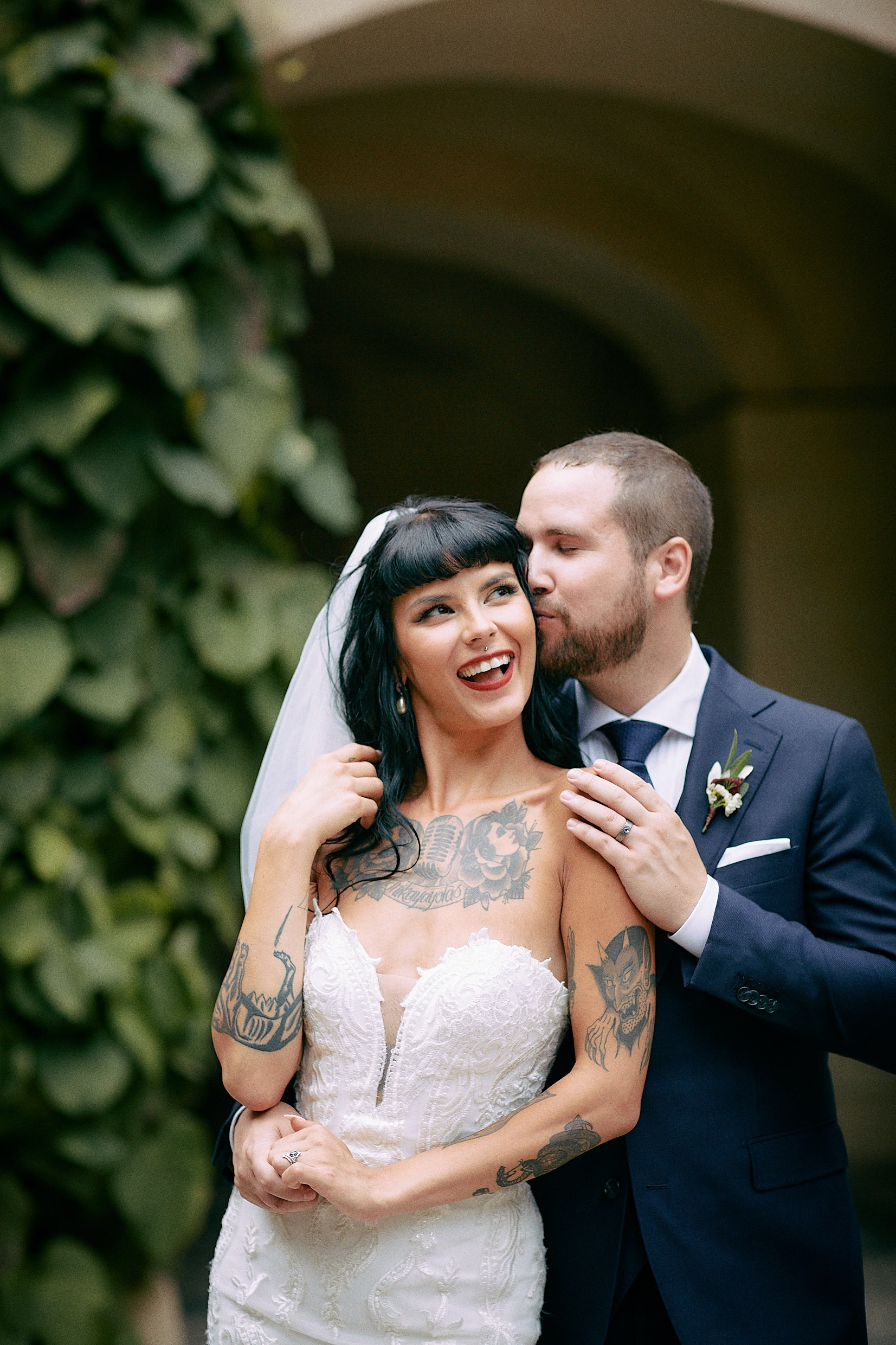Courtney and Dean embracing passionately in scenic Grebovka Park Prague.