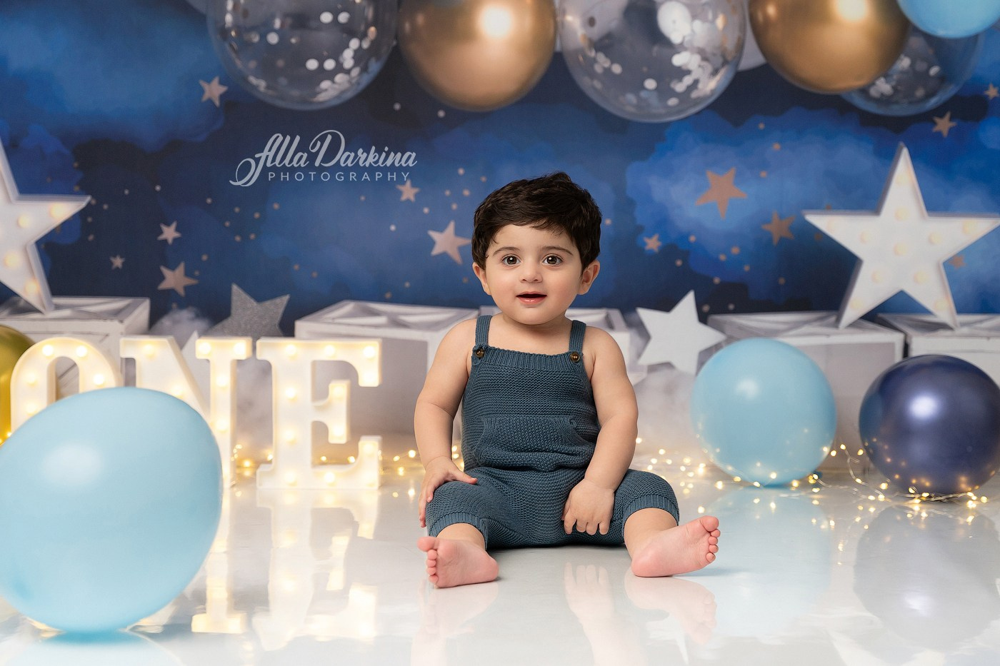 Starry Night Cake Smash Session. Newborn and family photographer. Hills District. Sydney