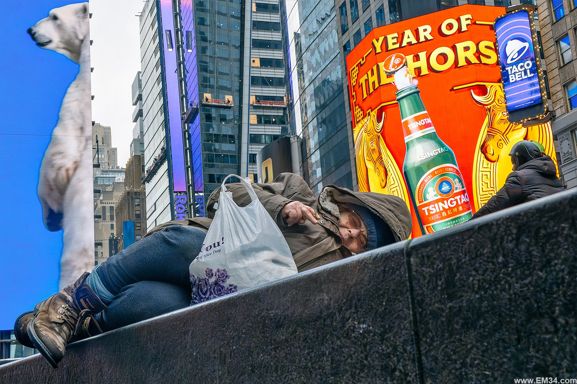 Two days after the blizzard, I walked from Central Park at 59th to Grand Central. Raw street photos of NYC quietly carrying on. Emin Kuliyev — Award-Winning Wedding Photojournalist NYC & USA | Best Wedding Photographer Known for Candid, Timeless Moments
