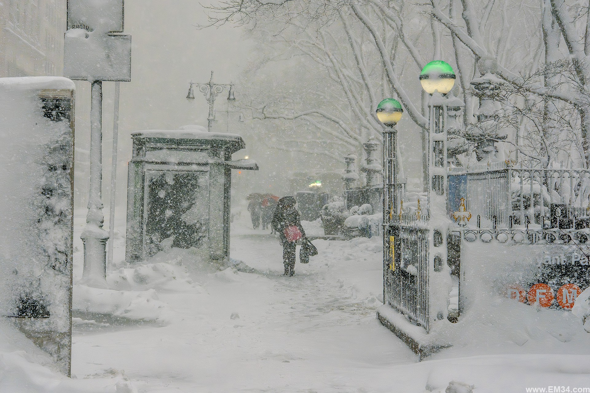 Blizzard in Manhattan, New York — two days ago. After 25 years here I braved the freezing storm to capture fairy-tale snow at iconic spots. Emin Kuliyev — Award-Winning Wedding Photojournalist NYC & USA | Best Wedding Photographer Known for Candid, Timeless Moments