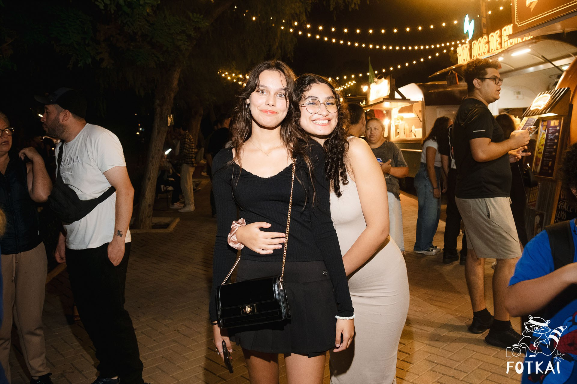 Фотоотчёт Street Food Market Torrevieja — Seguridad Social & Las Hienas DJs | FOTKAI