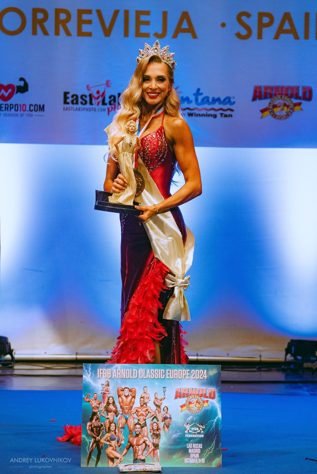 Sesión fotográfica de reportaje para el concurso internacional IFBB Miss Fit Model Europe 2024 en Torrevieja | Fotógrafo Andrey Lukovnikov