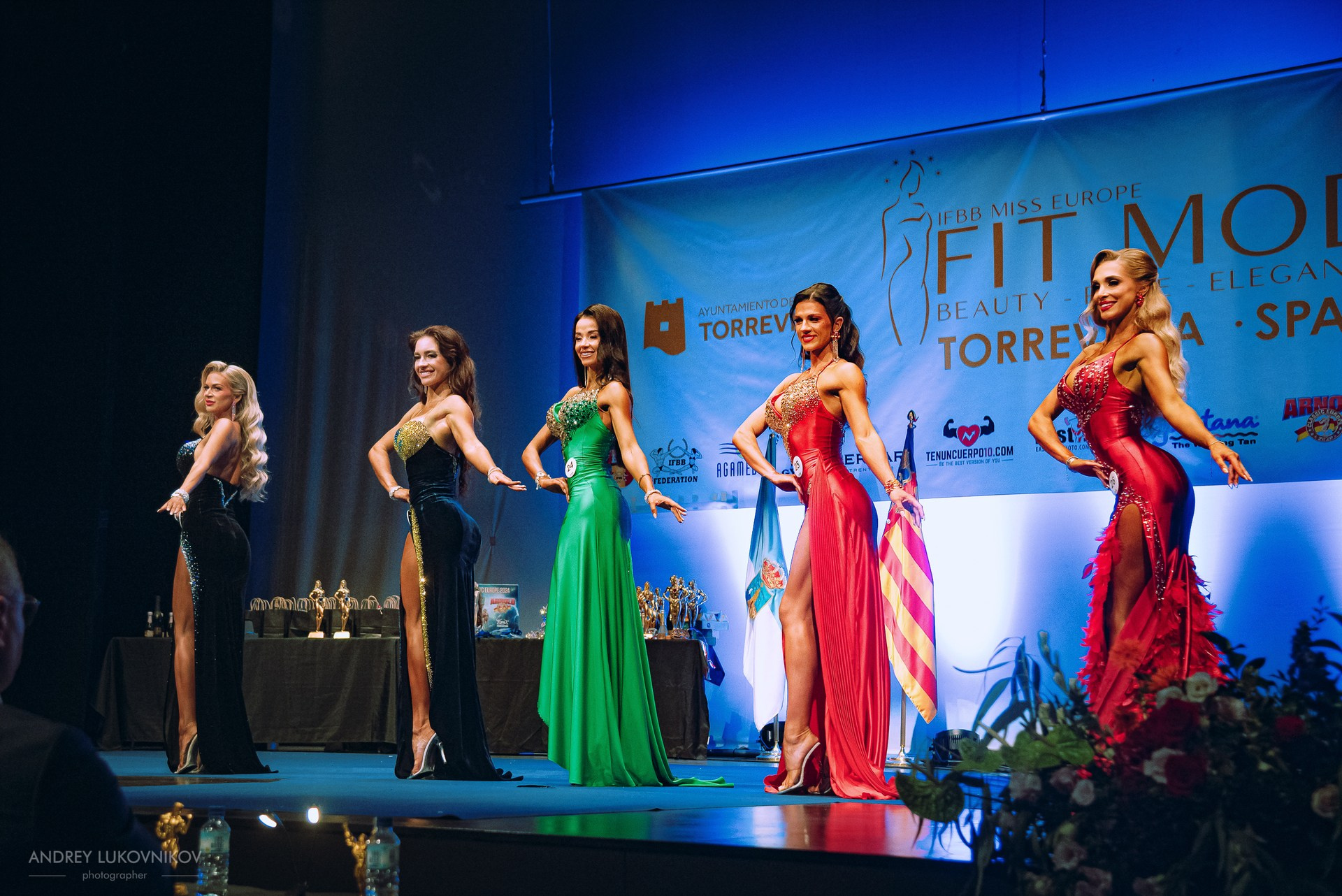 Sesión fotográfica de reportaje para el concurso internacional IFBB Miss Fit Model Europe 2024 en Torrevieja | Fotógrafo Andrey Lukovnikov