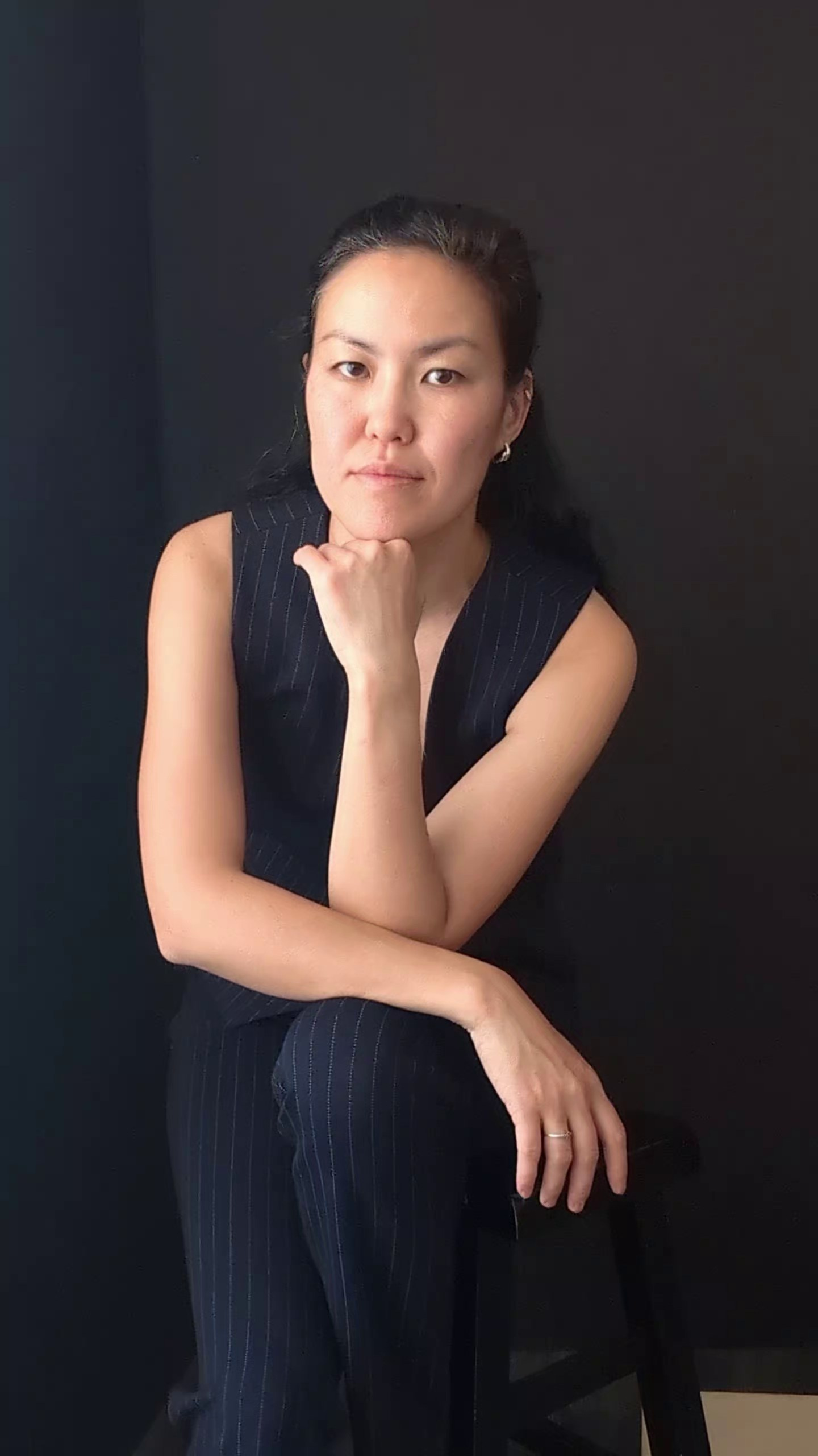 Photography Posing tips. Maria Elaeva Photography | Burnaby Portrait Photographer