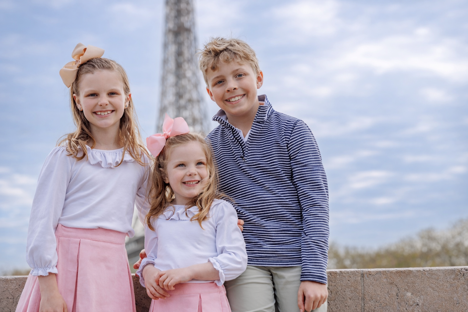 Paris Family Photographer — Artistic Family Photo & Video Experiences with Liya. Photographe à Paris