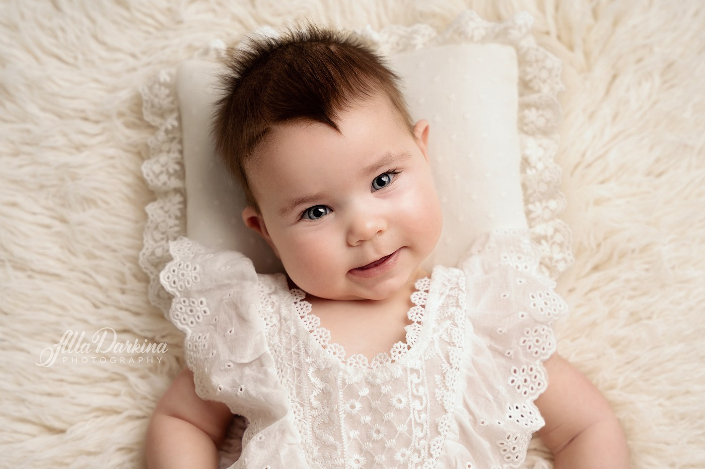 Photo session for 3-12 months babies price guide. Newborn and family photographer. Hills District. Sydney
