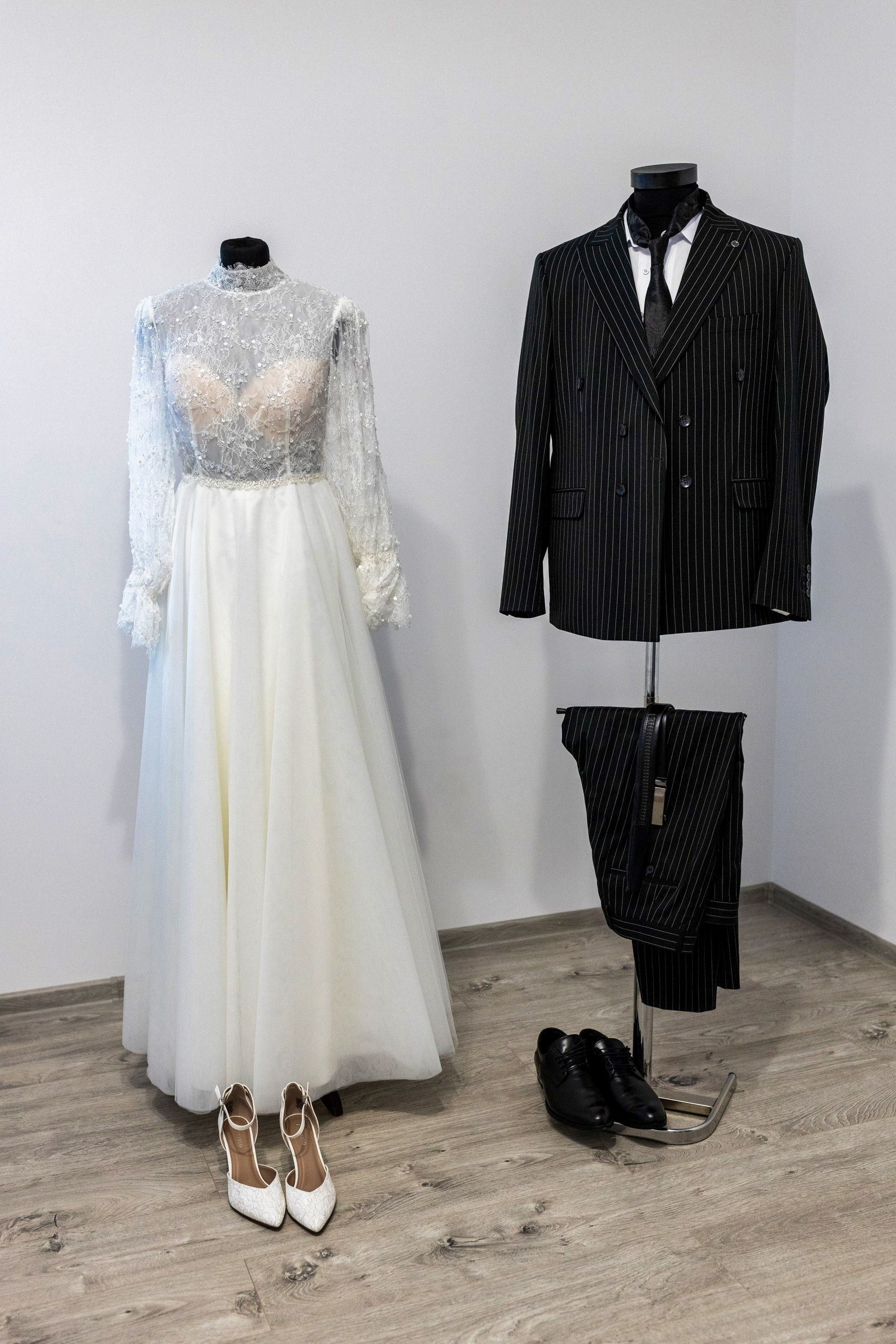 Fotograf nuntă Târgu Neamț – Samuel și Roxana, fotografie autentică realizată de AlinoFotoStudio 2. Fotograf nuntă Iași, Bacău, Suceava și Botoșani – Alin Chirilă surprinzând momente reale de nuntă 3. Fotografie de nuntă cu emoție și credință – AlinoFotoStudio, fotograf povestitor 4. Fotograf profesionist nuntă în Moldova – cadre naturale și pline de emoție 5. Alin Chirilă fotograf nuntă – poveste reală surprinsă prin fotografie 6. Fotograf nuntă cu stil documentar – momente autentice din ziua nunții Pregătiri mireasă acasă – fotografie naturală realizată de Alin Chirilă fotograf nuntă 8. Detalii din ziua nunții – fotograf nuntă Iași și Botoșani, AlinoFotoStudio 9. Emoții din dimineața nunții – fotograf profesionist Moldova 10. Cadre autentice din pregătiri – fotograf nuntă Suceava și Bacău Ceremonie religioasă nuntă – moment emoționant surprins de fotograf Alin Chirilă 12. Nuntă cu valori creștine – fotografie din biserică realizată cu discreție 13. Rugăciune și emoție în ziua nunții – fotograf nuntă Târgu Neamț 14. Legământ în fața lui Dumnezeu – fotografie de nuntă autentică 15. Fotograf nuntă biserică – momente sincere și pline de semnificație Petrecere de nuntă – cadre naturale realizate de AlinoFotoStudio 17. Bucurie și dans la nuntă – fotograf nuntă Iași și împrejurimi 18. Momente autentice de la restaurant – fotograf nuntă Bacău Suceava 19. Atmosferă de nuntă surprinsă discret – Alin Chirilă fotograf -AlinoFotoStudio – fotograf nuntă cu abordare naturală și emoțională 21. Alin Chirilă fotograf – povestitor prin fotografie de nuntă 22. Fotograf nuntă în Moldova – stil documentar și autentic 23. Fotografie de nuntă sinceră și elegantă – AlinoFotoStudio- Fotograf nuntă Iași Bacău Suceava Botoșani – Alin Chirilă AlinoFotoStudio 26. Fotograf nuntă Târgu Neamț și Moldova – fotografie profesională de eveniment 27. Fotograf nuntă cu valori creștine și stil documentar – AlinoFotoStudio - Alin Chirilă – AlinoFotoStudio Fotograf nuntă Iași • Bacău • Suceava • Botoșani - Samuel & Roxana, Târgu Neamț -Momente reale, trăite sincer și păstrate pentru totdeauna.