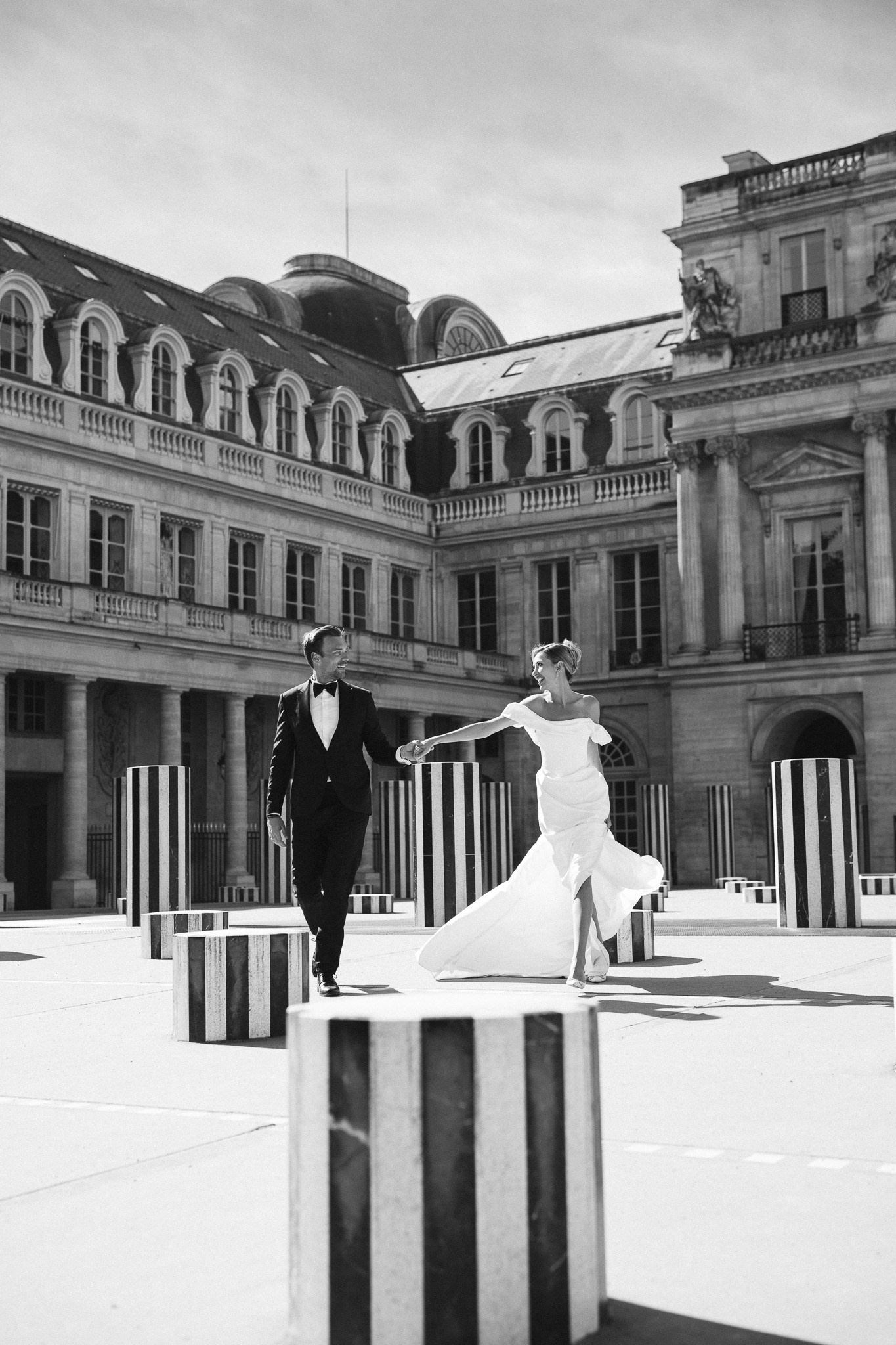 Stijlvolle elopement fotografie aan het Louvre - Kapture Fotografie