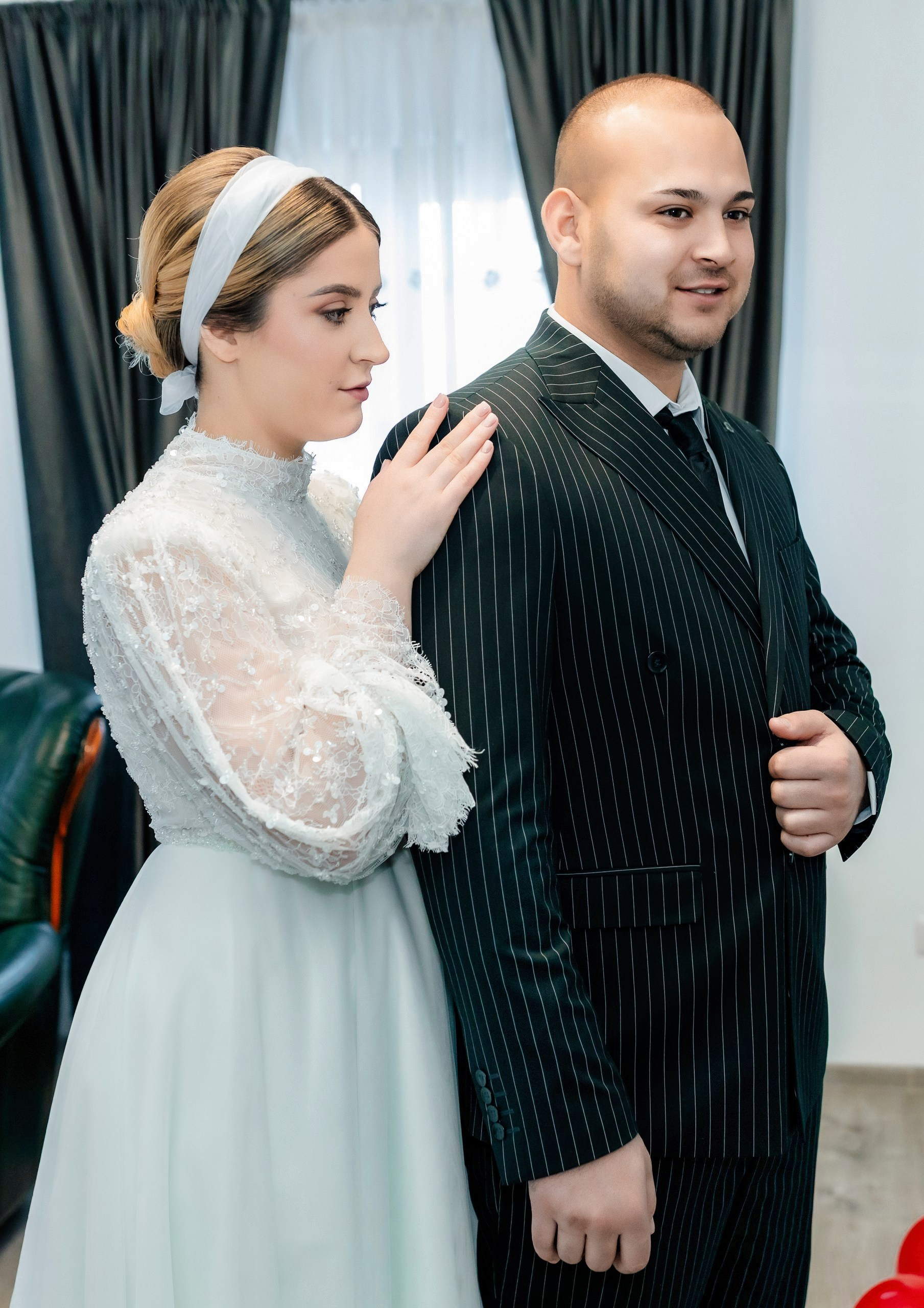 Fotograf nuntă Târgu Neamț – Samuel și Roxana, fotografie autentică realizată de AlinoFotoStudio 2. Fotograf nuntă Iași, Bacău, Suceava și Botoșani – Alin Chirilă surprinzând momente reale de nuntă 3. Fotografie de nuntă cu emoție și credință – AlinoFotoStudio, fotograf povestitor 4. Fotograf profesionist nuntă în Moldova – cadre naturale și pline de emoție 5. Alin Chirilă fotograf nuntă – poveste reală surprinsă prin fotografie 6. Fotograf nuntă cu stil documentar – momente autentice din ziua nunții Pregătiri mireasă acasă – fotografie naturală realizată de Alin Chirilă fotograf nuntă 8. Detalii din ziua nunții – fotograf nuntă Iași și Botoșani, AlinoFotoStudio 9. Emoții din dimineața nunții – fotograf profesionist Moldova 10. Cadre autentice din pregătiri – fotograf nuntă Suceava și Bacău Ceremonie religioasă nuntă – moment emoționant surprins de fotograf Alin Chirilă 12. Nuntă cu valori creștine – fotografie din biserică realizată cu discreție 13. Rugăciune și emoție în ziua nunții – fotograf nuntă Târgu Neamț 14. Legământ în fața lui Dumnezeu – fotografie de nuntă autentică 15. Fotograf nuntă biserică – momente sincere și pline de semnificație Petrecere de nuntă – cadre naturale realizate de AlinoFotoStudio 17. Bucurie și dans la nuntă – fotograf nuntă Iași și împrejurimi 18. Momente autentice de la restaurant – fotograf nuntă Bacău Suceava 19. Atmosferă de nuntă surprinsă discret – Alin Chirilă fotograf -AlinoFotoStudio – fotograf nuntă cu abordare naturală și emoțională 21. Alin Chirilă fotograf – povestitor prin fotografie de nuntă 22. Fotograf nuntă în Moldova – stil documentar și autentic 23. Fotografie de nuntă sinceră și elegantă – AlinoFotoStudio- Fotograf nuntă Iași Bacău Suceava Botoșani – Alin Chirilă AlinoFotoStudio 26. Fotograf nuntă Târgu Neamț și Moldova – fotografie profesională de eveniment 27. Fotograf nuntă cu valori creștine și stil documentar – AlinoFotoStudio - Alin Chirilă – AlinoFotoStudio Fotograf nuntă Iași • Bacău • Suceava • Botoșani - Samuel & Roxana, Târgu Neamț -Momente reale, trăite sincer și păstrate pentru totdeauna.