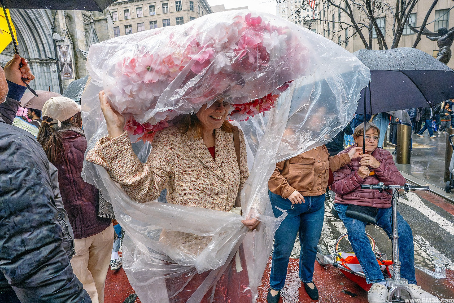 Easter Sunday in New York: strange outfits, passing faces, and moments in between. Emin Kuliyev — Award-Winning Wedding Photojournalist NYC & USA | Best Wedding Photographer Known for Candid, Timeless Moments