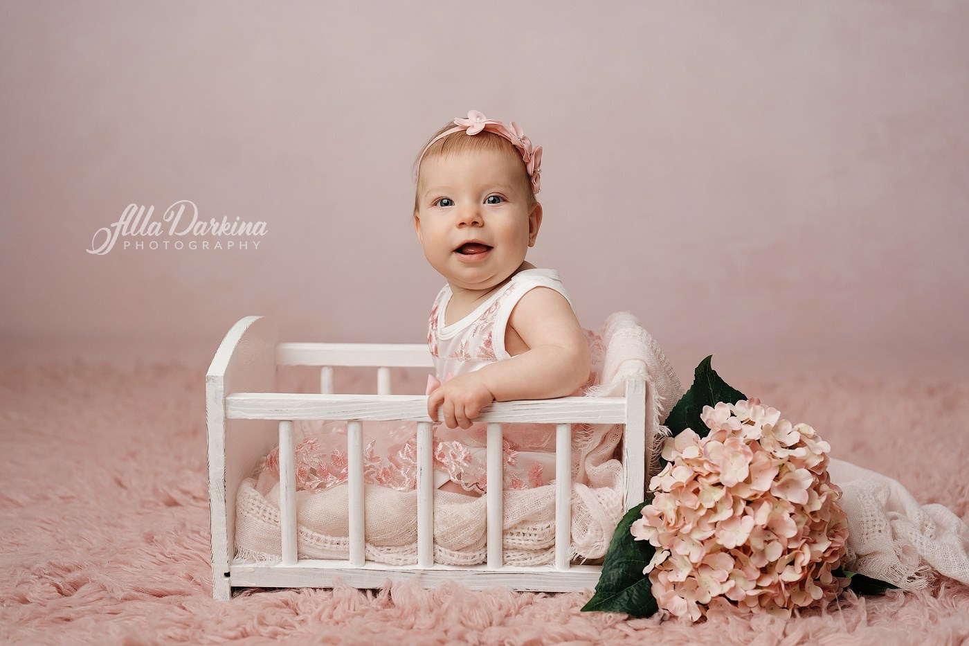 Photo session for 3-12 months babies price guide. Newborn and family photographer. Hills District. Sydney