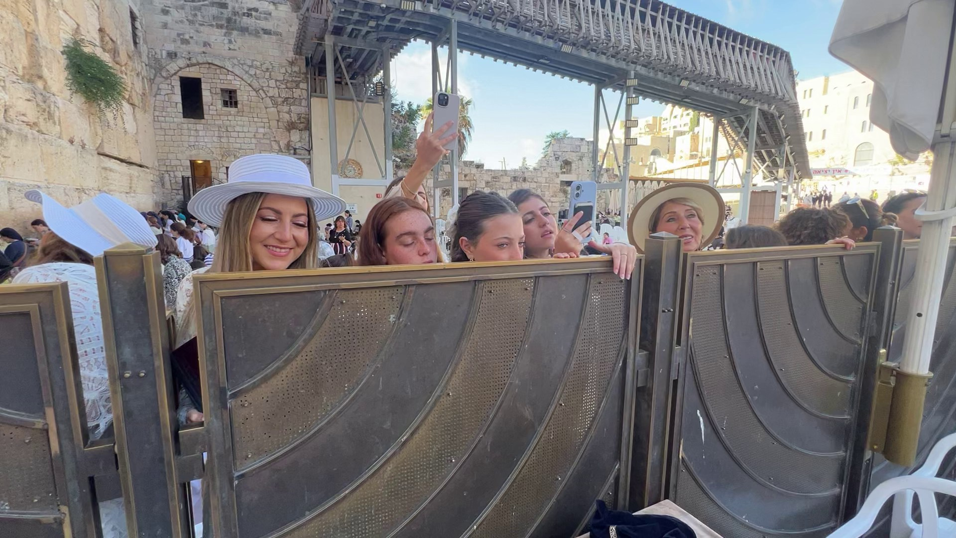 Middle East Photo Agency — Photography & Event Magnets — סוכנות צילום והדפסת מגנטים לאירועים