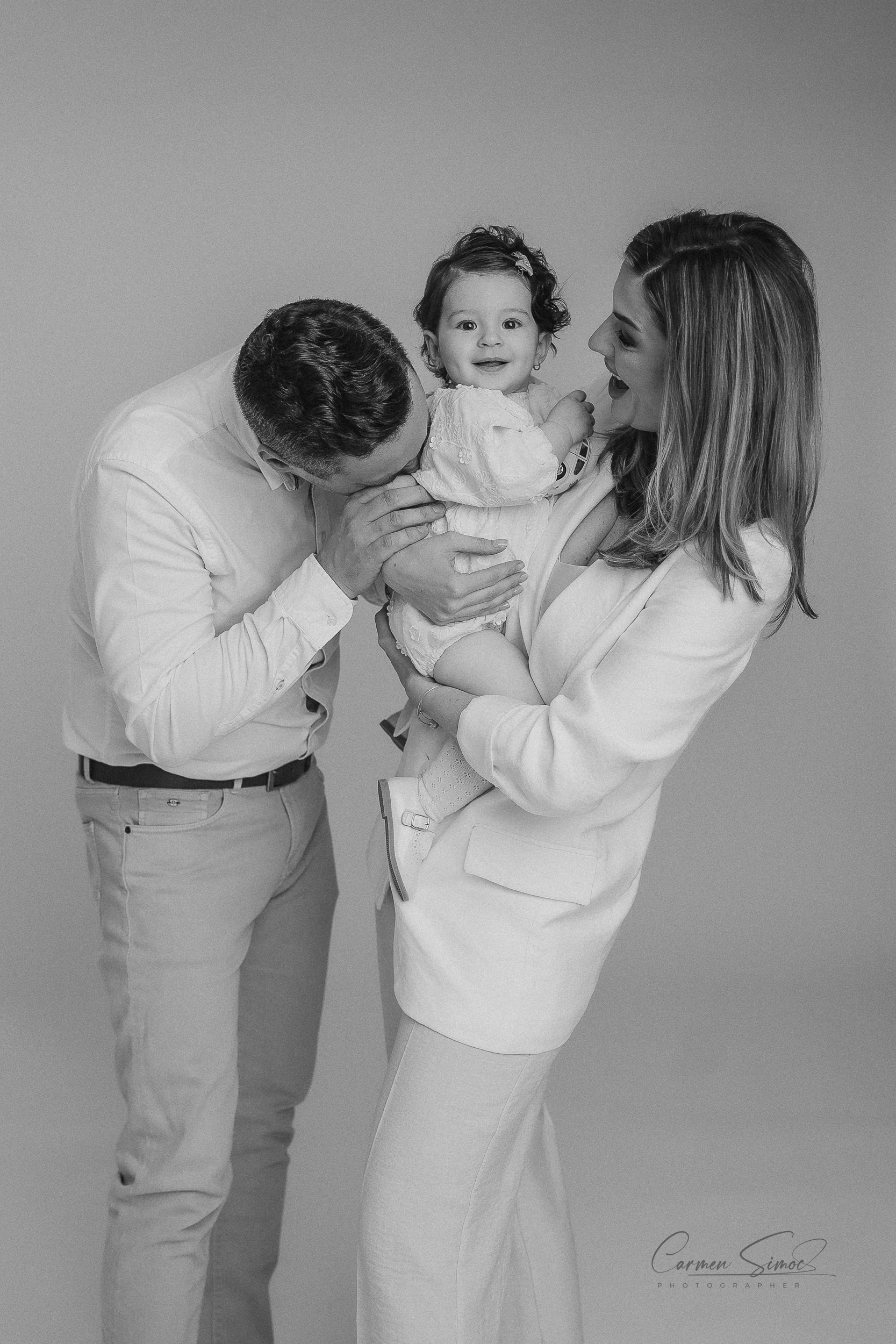 Servicii foto. Fotograf de familie, evenimente, produs și brand personal în Zalau, Cluj-Napoca Carmen Simoc