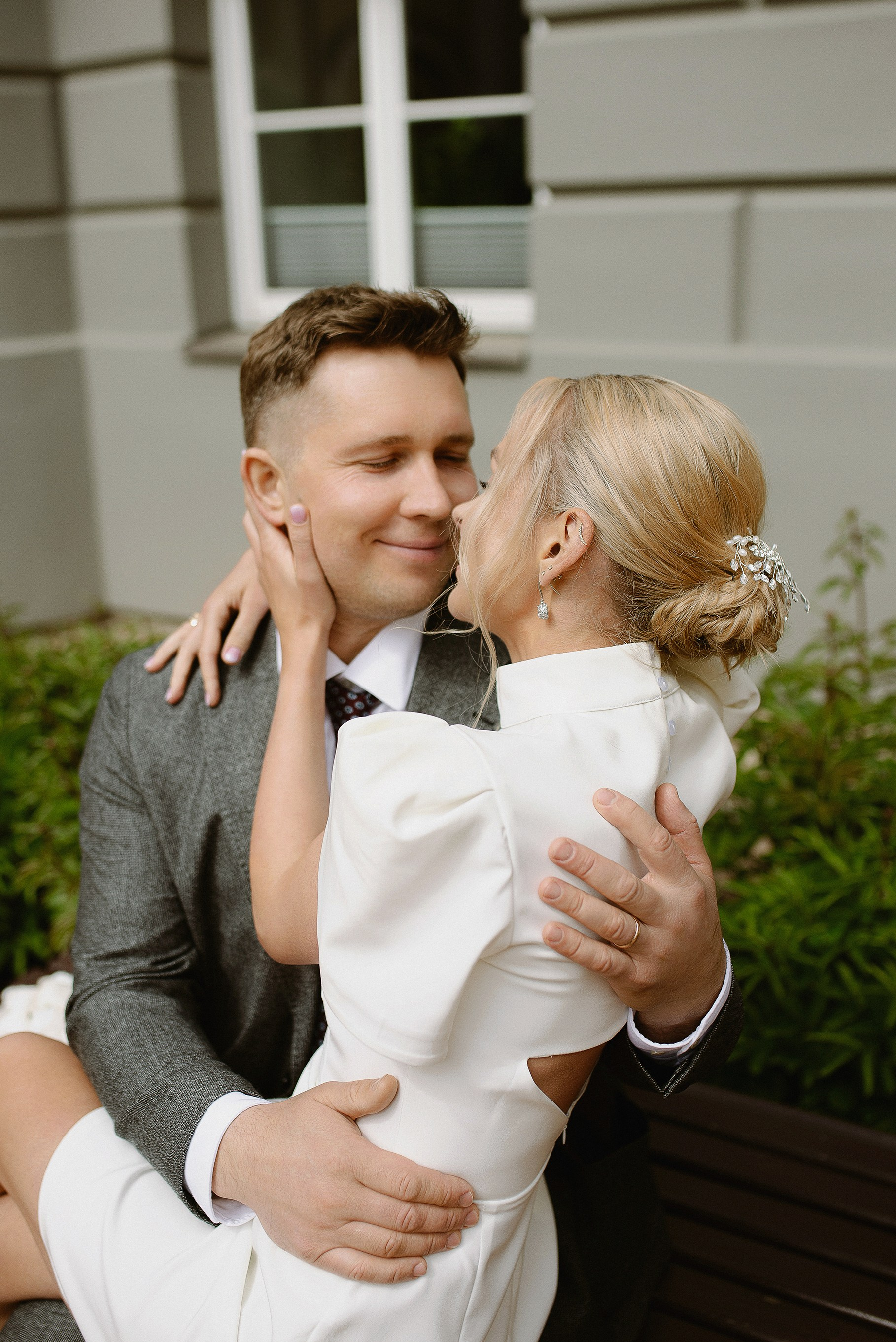 Vestuvių fotografė, vestuvių fotografas visoje Lietuvoje, vestuvių fotografė Vilniuje, jausminga ir jauki vestuvių fotografija, laikui nepavaldi vestuvių fotografija; Vestuvių fotografė Pakruojyje; Vestuvių fotografė Šiauliuose;Vestuvių fotografė Panevėžyje; vestuvių fotografė Kaune; Vestuvių fotografė Biržuose; vestuvių fotografė Pasvalyje; vestuvių fotografė Klaipėdoje